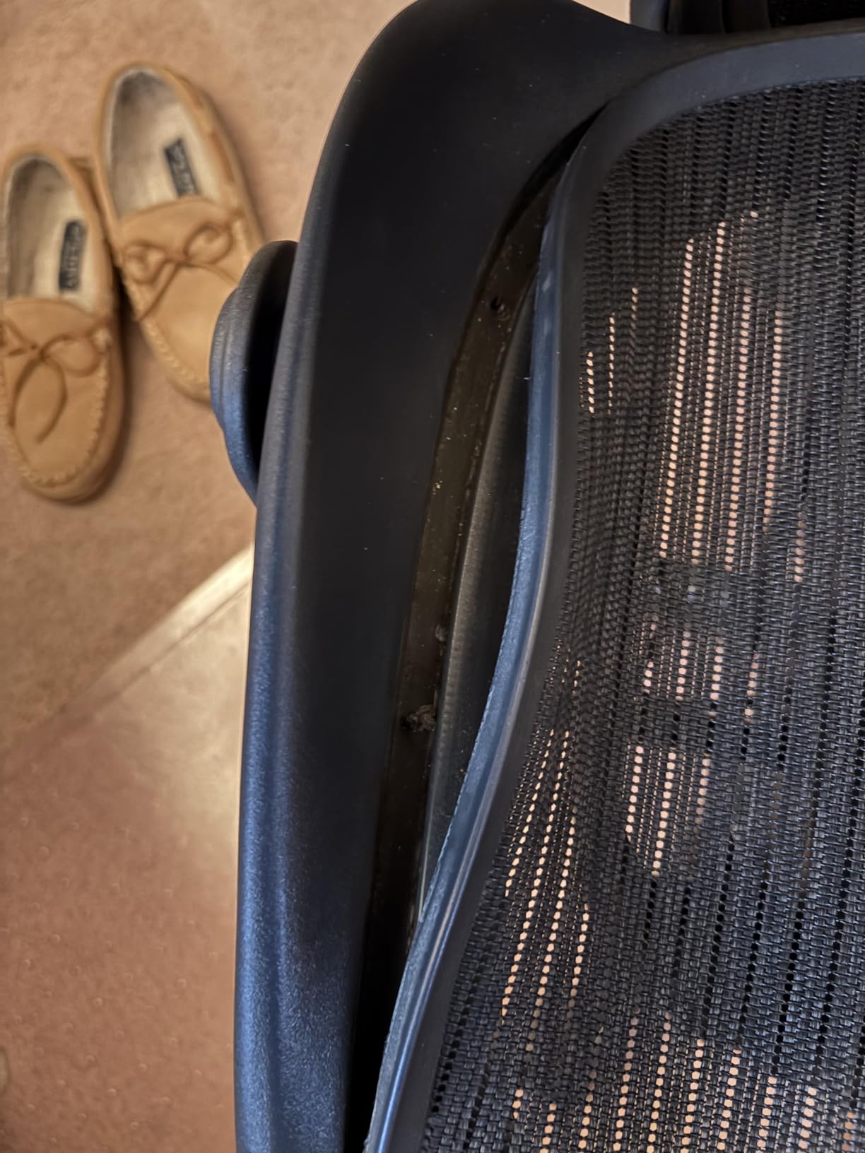Classic Aeron Chair-Aluminum, Size B customer photo 2