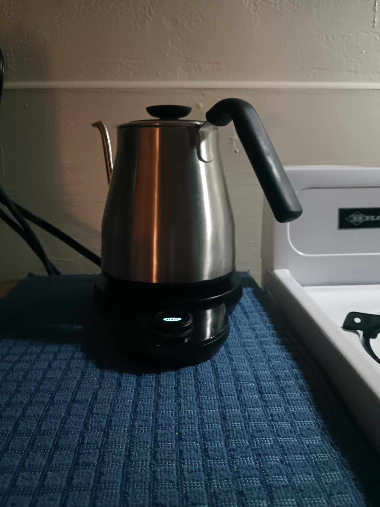 OXO Brew Gooseneck Electric Kettle - Hot Water Kettle, Pour Over Coffee & Tea Kettle, Adjustable Temperature, Built-In Brew Timer, Stainless Steel, 1L customer photo 1