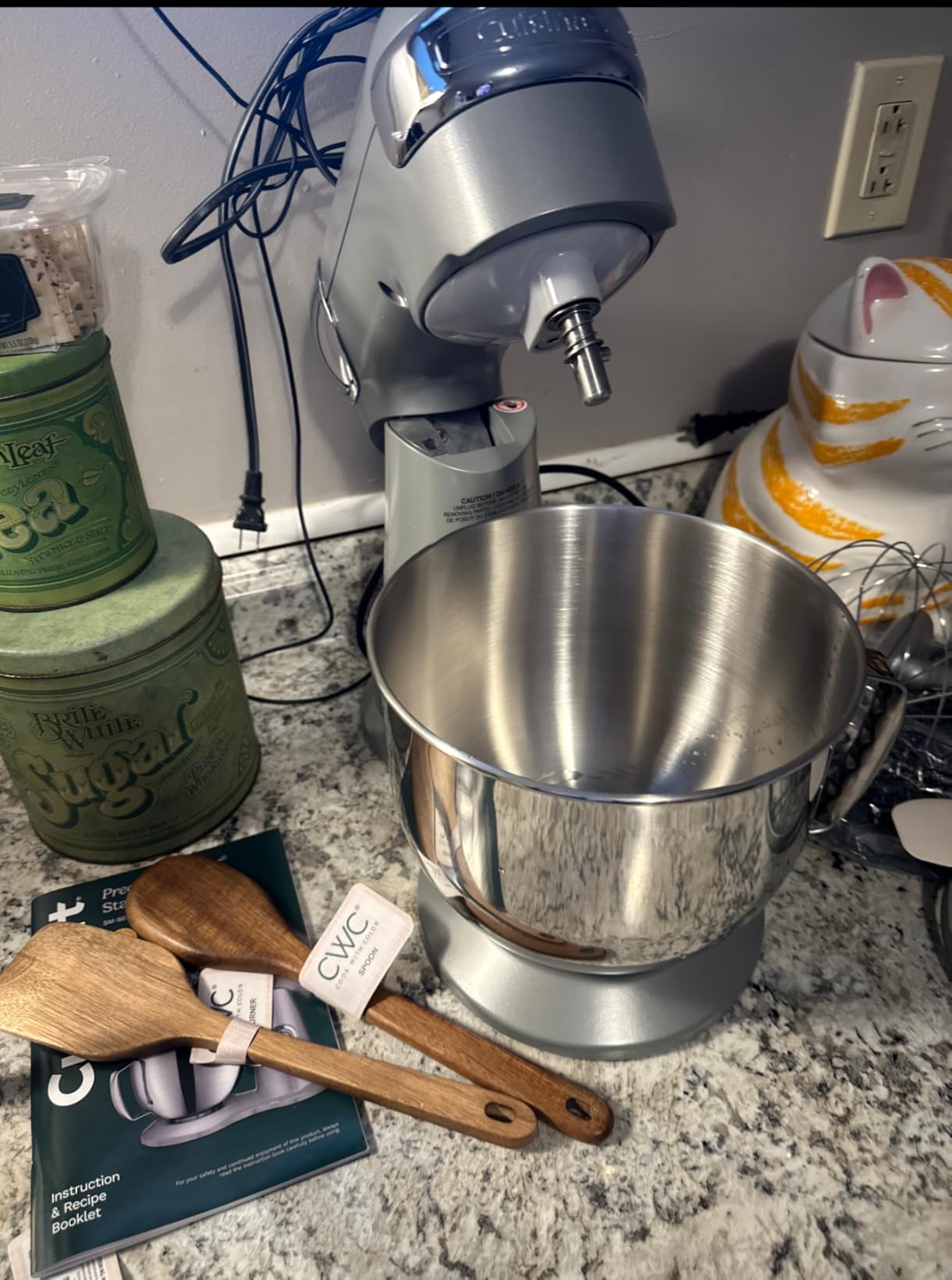 Cuisinart Stand Mixer, 12 Speed, 5.5 Quart Stainless Steel Bowl, Chef's Whisk, Mixing Paddle, Dough Hook, Splash Guard w/ Pour Spout, Onyx, SM-50BK, Manual customer photo 1