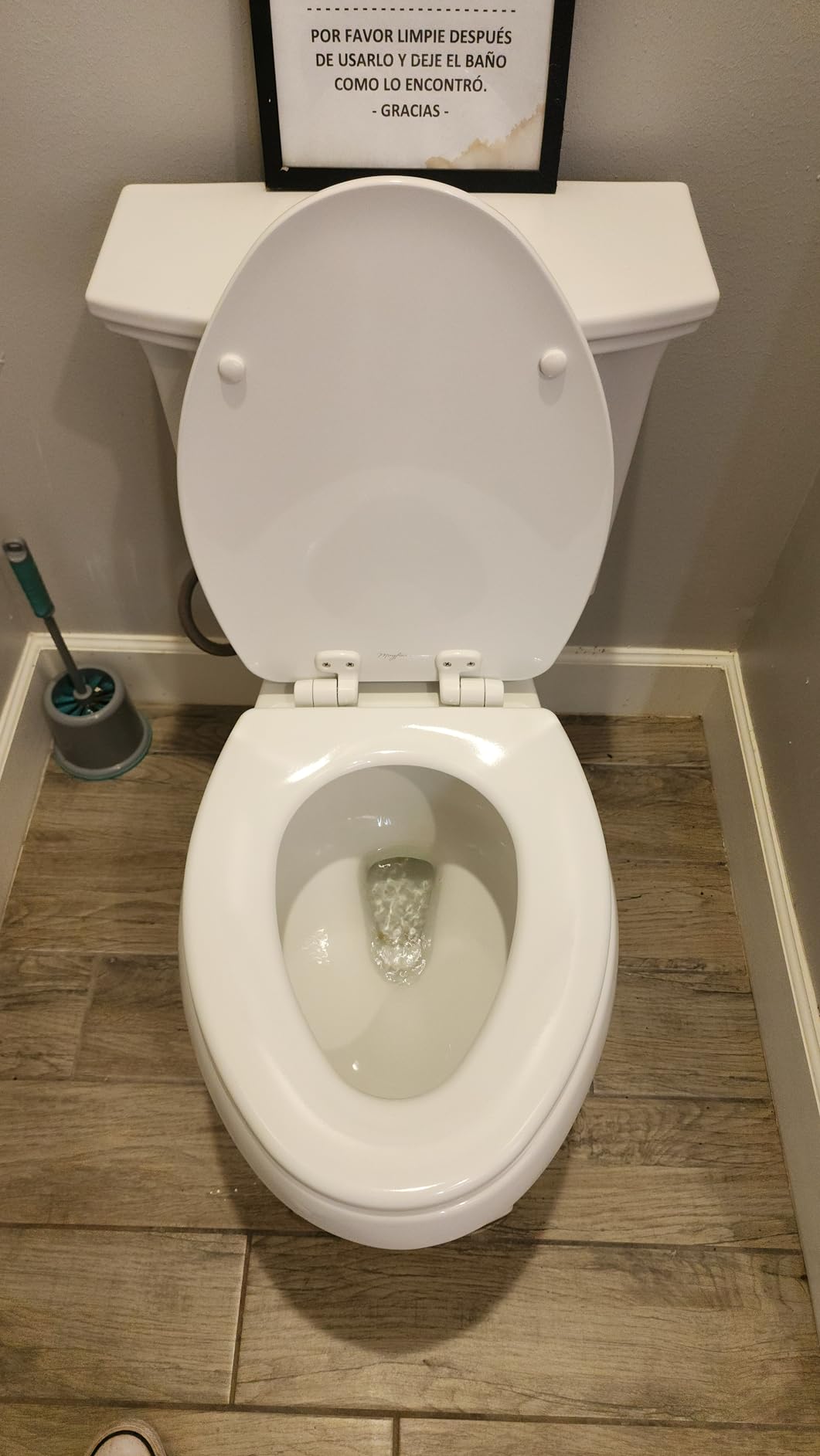 Mayfair Linden Slow Close Toilet Seat, Non Slip Heavy Duty Wood, Easy Install, Elongated, White customer photo 2