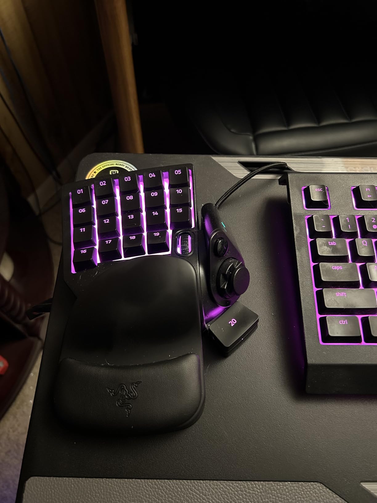 Razer Tartarus V2 Gaming Keypad: Mecha Membrane Key Switches - One Handed Keyboard - 32 Programmable Keys - Customizable Chroma RGB Lighting - Programmable Macros - Snap Tap customer photo 1