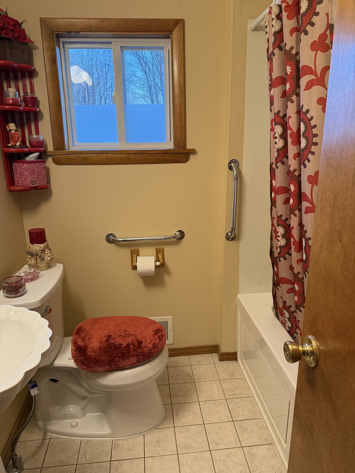 Amazon Basics Bathroom Handicap Safety Grab Bar, 18 Inch Length, 1.25 Inch Diameter, Holds up to 500LBs, ADA Compliant, Stainless Steel customer photo 1