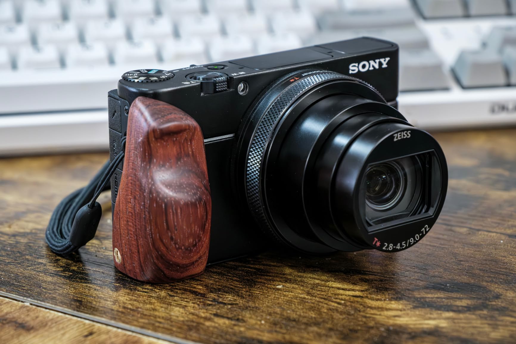 Fotodiox Pro Deluxe All Metal Camera Hand Grip for Olympus OM-D E-M10 Mark III customer photo 2