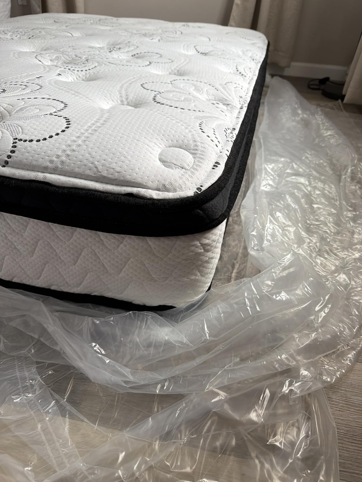 Signature Design by Ashley Chime 12 Inch Hybrid Full Mattress, Memory Foam Mattresses with Lumbar Support, High-Density Foam & Pocketed Coils for Comfort & Back Support, Mattress in a Box, Full Size customer photo 2