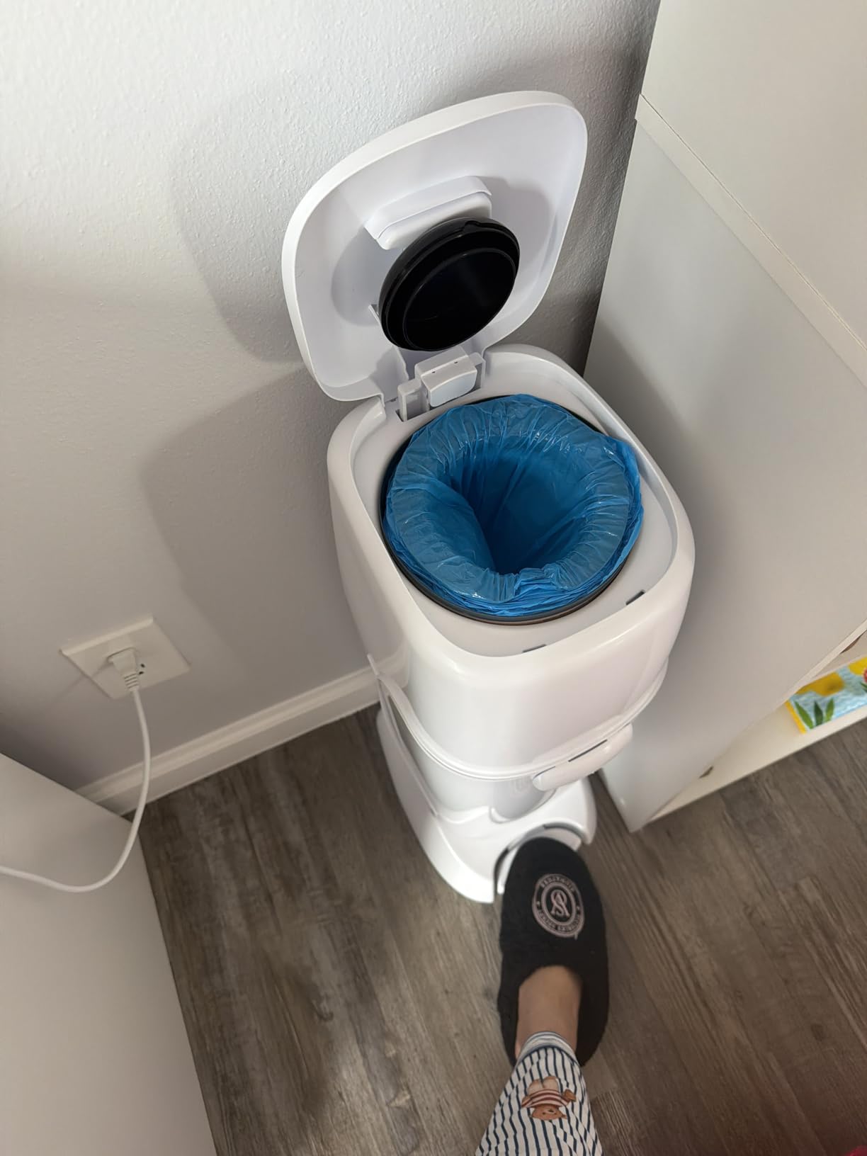 Diaper Genie Registry Gift Set | Includes Diaper Genie Complete Diaper Pail, 8 Refill Bags, 1 Carbon Filter | Perfect Starter Kit customer photo 1