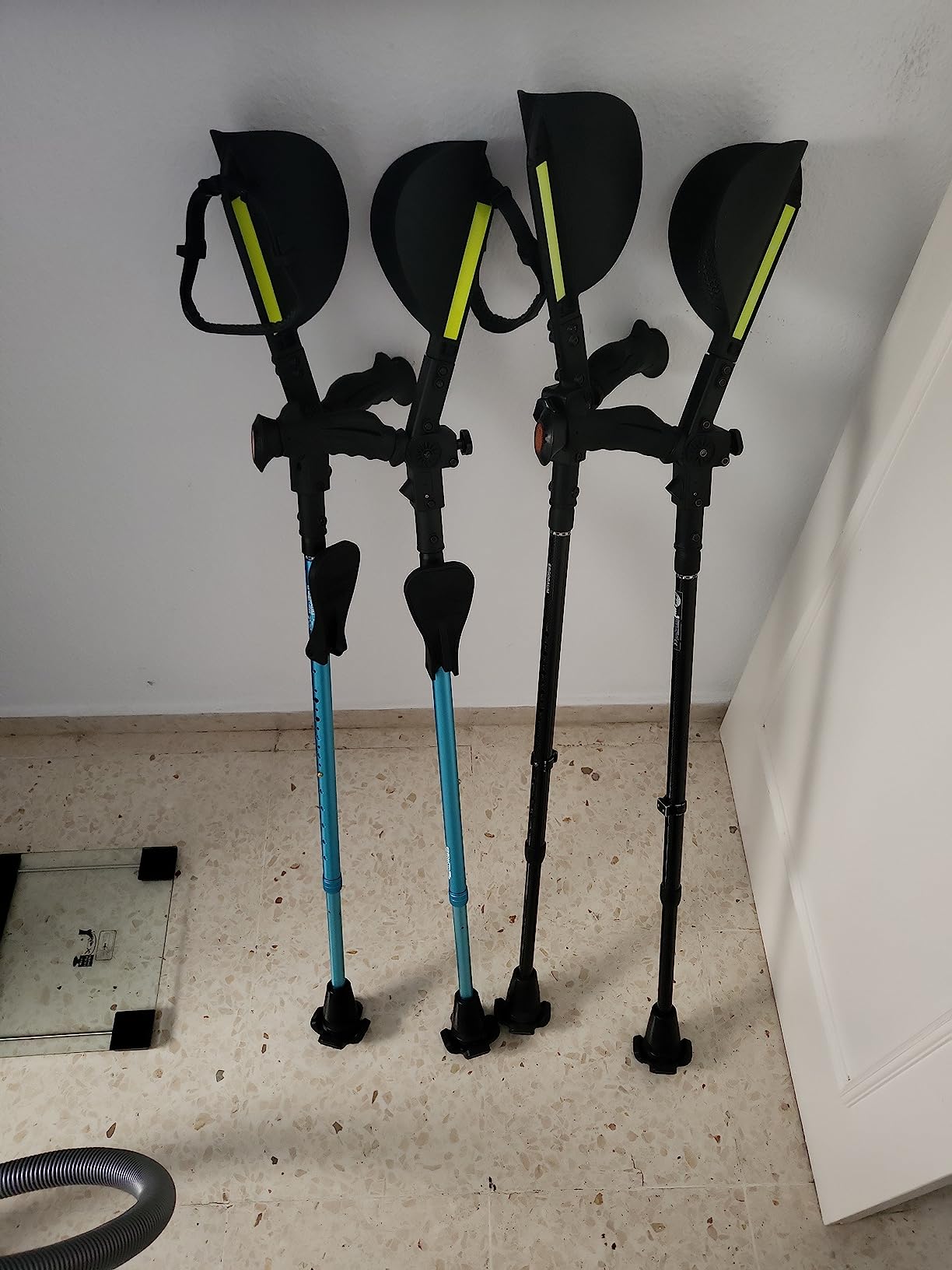 Ergobaum 7G by Ergoactives. 1 Pair (2 Units) of Ergonomic Forearm Crutches - Adult 5' - 6'6'' Adjustable, Foldable, Ergonomic, Shock Absorber, Non-Slip, Knee-Rest Platforms, LED Lights (Black) customer photo 1