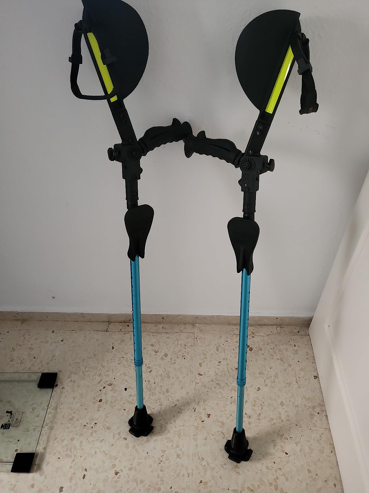 Ergobaum 7G by Ergoactives. 1 Pair (2 Units) of Ergonomic Forearm Crutches - Adult 5' - 6'6'' Adjustable, Foldable, Ergonomic, Shock Absorber, Non-Slip, Knee-Rest Platforms, LED Lights (Black) customer photo 2