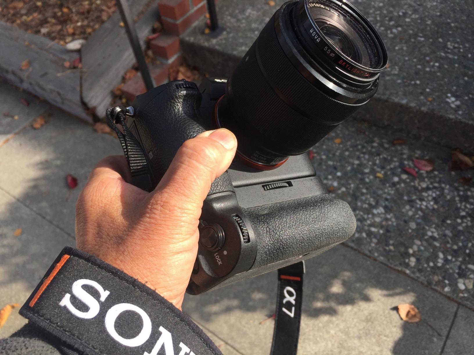 Mcoplus Professional Vertical Battery Grip for Sony A9 A7III A73 A7RIII A7R3 customer photo 1