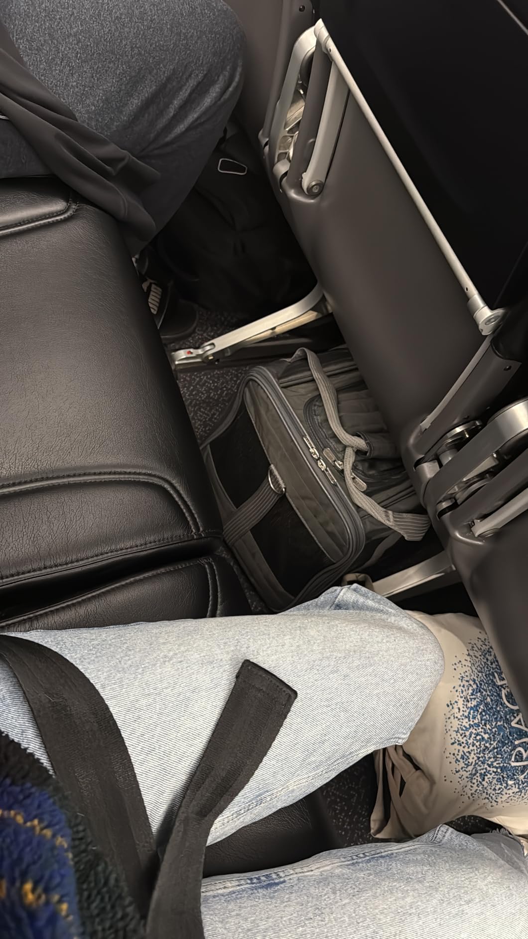 Sherpa Original Deluxe Travel Pet Carrier, Airline Approved & Guaranteed On Board - Charcoal Gray, Small customer photo 2