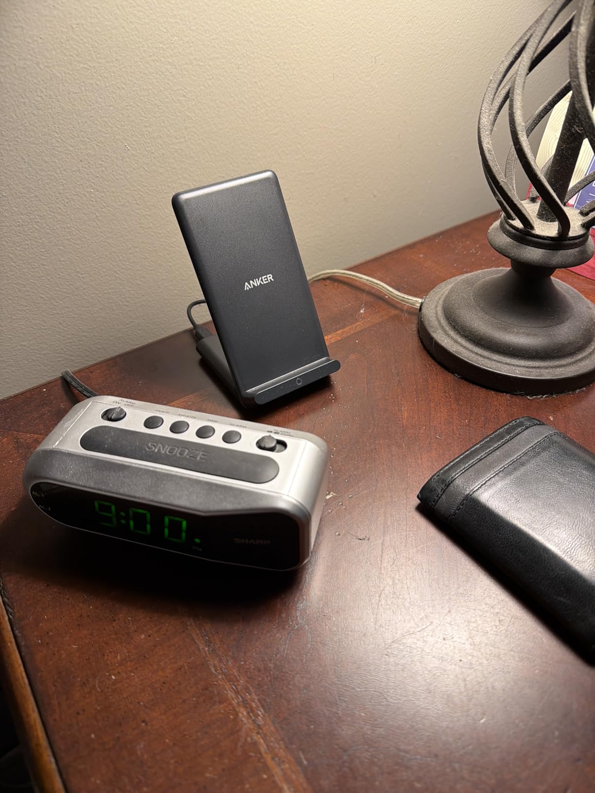 Anker 313 Wireless Charger (Stand), Qi-Certified for iPhone 15/14/13/12/11/X/8, 10W Max for Galaxy S23/S22/S21, Micro-USB customer photo 1