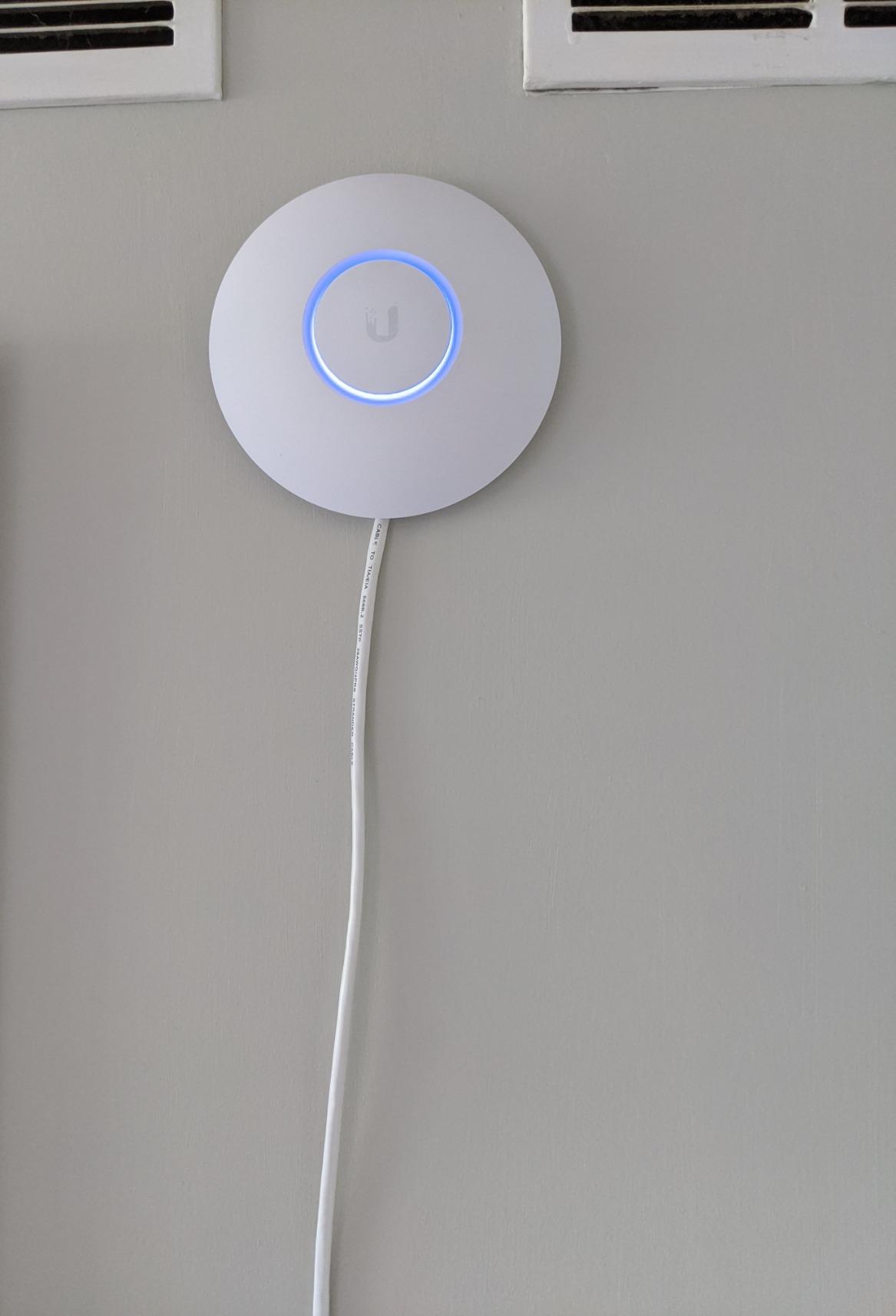 Ubiquiti UniFi nanoHD Compact 802.11ac Wave2 MU-MIMO Enterprise Access Point (UAP-NANOHD-US) customer photo 1