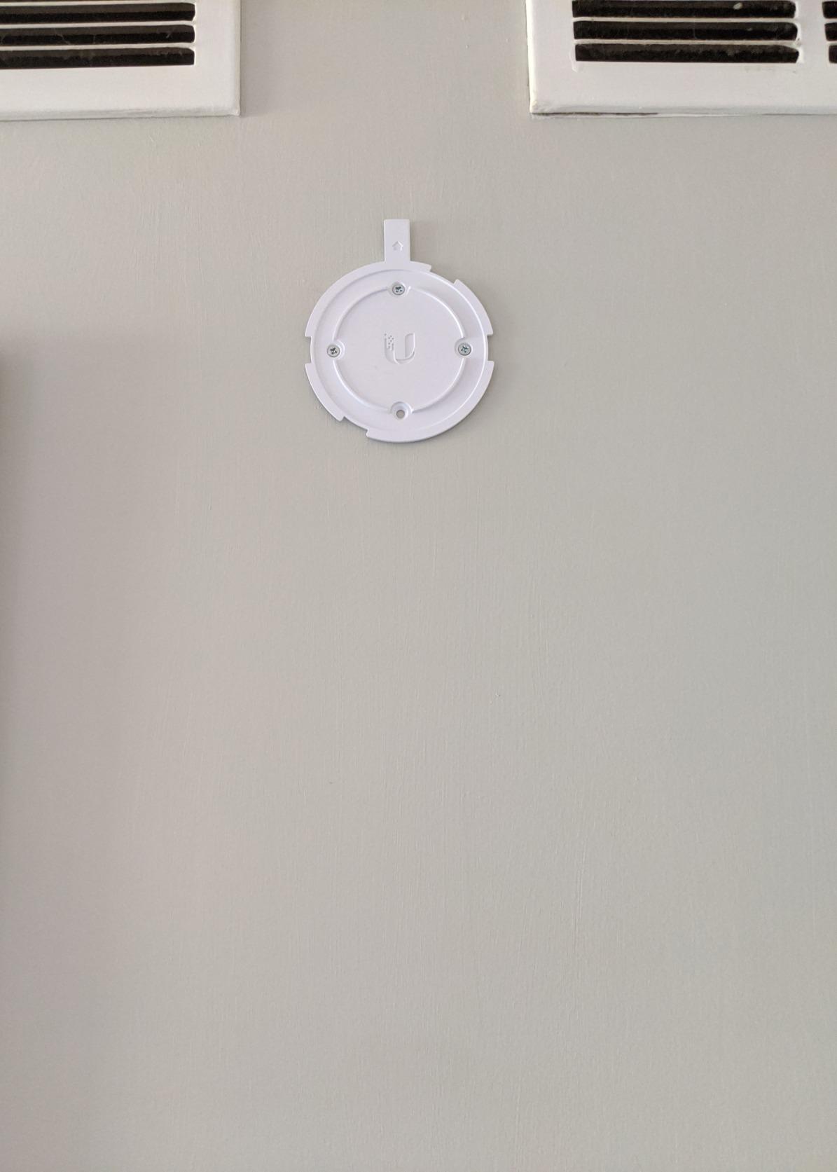 Ubiquiti UniFi nanoHD Compact 802.11ac Wave2 MU-MIMO Enterprise Access Point (UAP-NANOHD-US) customer photo 2