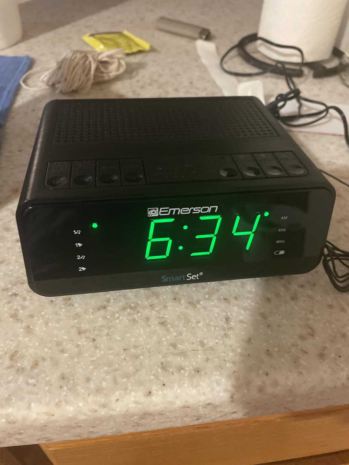 Emerson SmartSet Dual Alarm Clock Radio with AM/FM Radio, Dimmer, Sleep Timer and .9