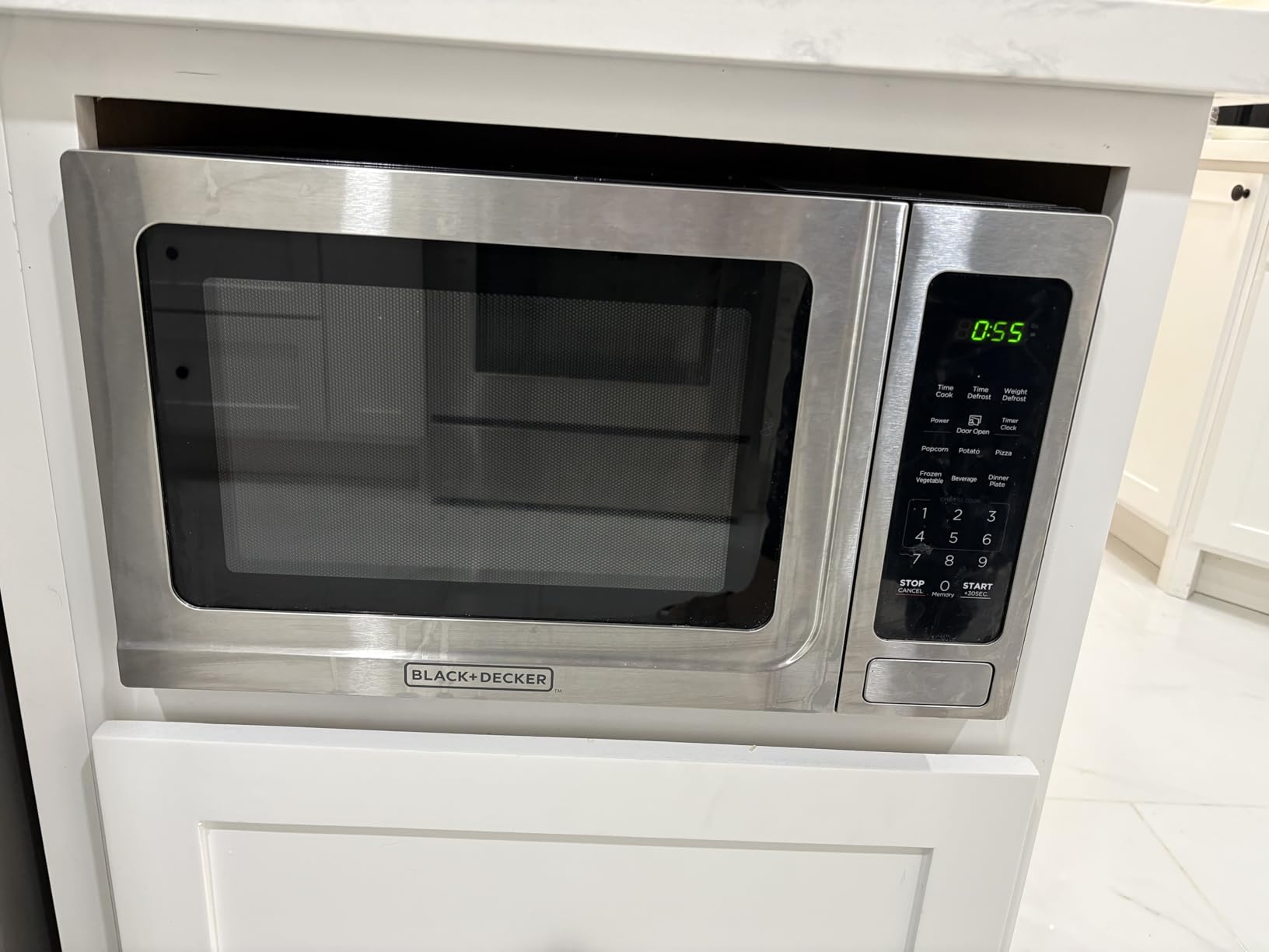 BLACK+DECKER Digital Microwave Oven with Turntable Push-Button Door, Child Safety Lock, Stainless Steel, 0.9 Cu Ft customer photo 2