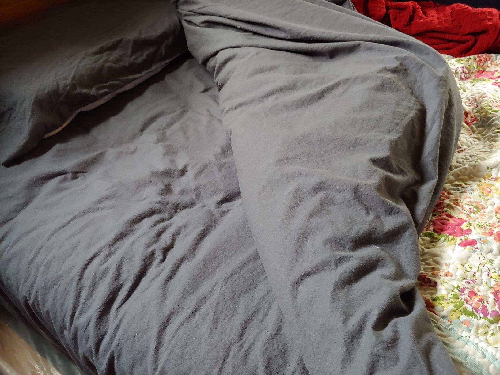 Mellanni Flannel Bed Sheet Set - 4 Piece Luxury 100% Heavyweight 180GSM Cotton - Cozy, Soft & Breathable - Deep Pockets with All-Around Elastic - Warm & Comfortable (Queen, Gray) customer photo 2