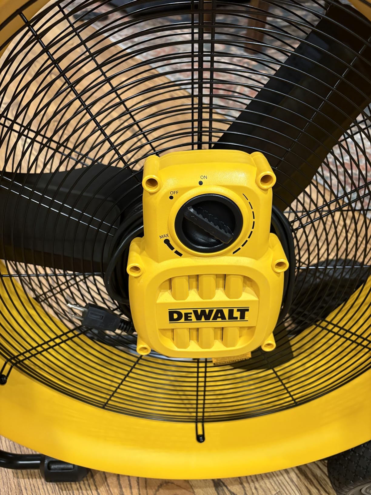 DEWALT DXF2490 High Velocity Fan, Floor Fans, 24 Inch Large Electric Metal Rotating Industrial Fan with 360° Adjustable Tilt & Large Wheel, Drum Fans for Outdoor and Warehouse, Yellow customer photo 2
