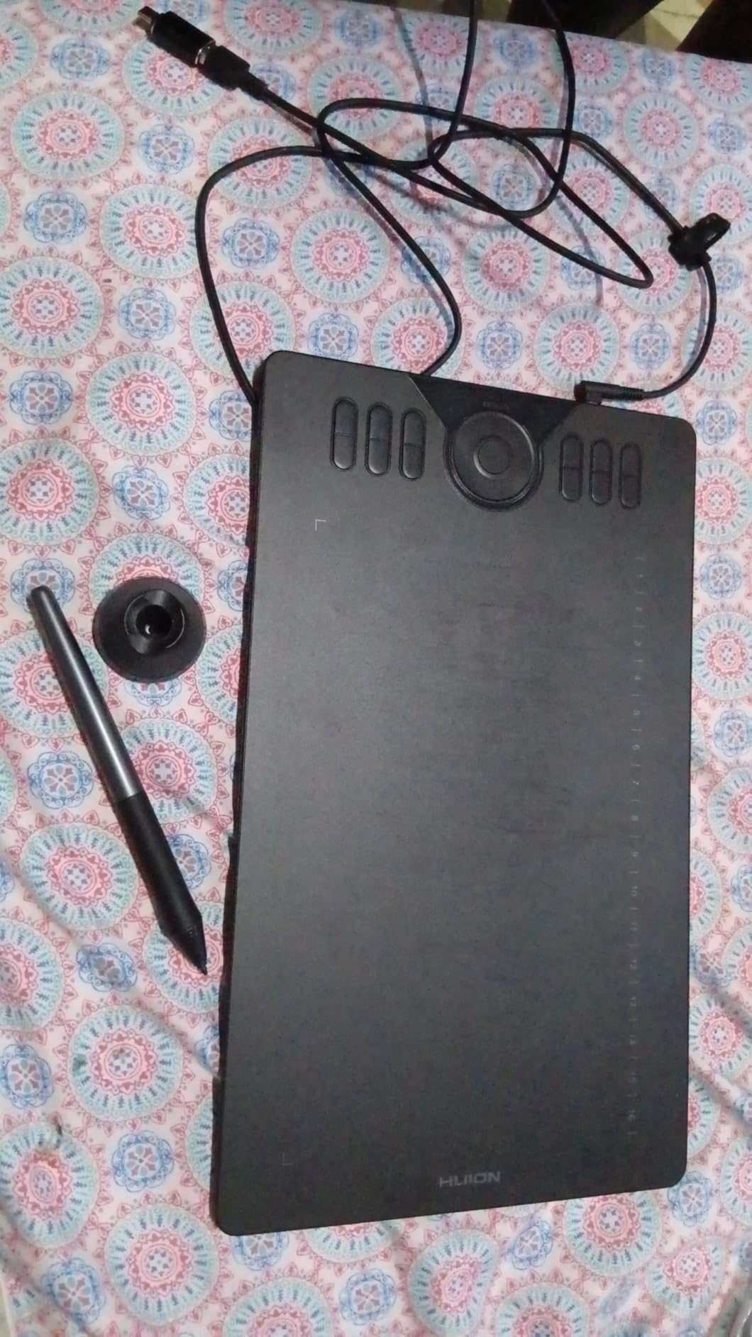 Drawing Tablet HUION HS64 Beginner Graphics OSU Tablet with Battery-Free Stylus 8192 Pressure Sensitive for Digital Art, Painting & Design, Compatible with Windows, Mac, Android & Linux Black customer photo 1