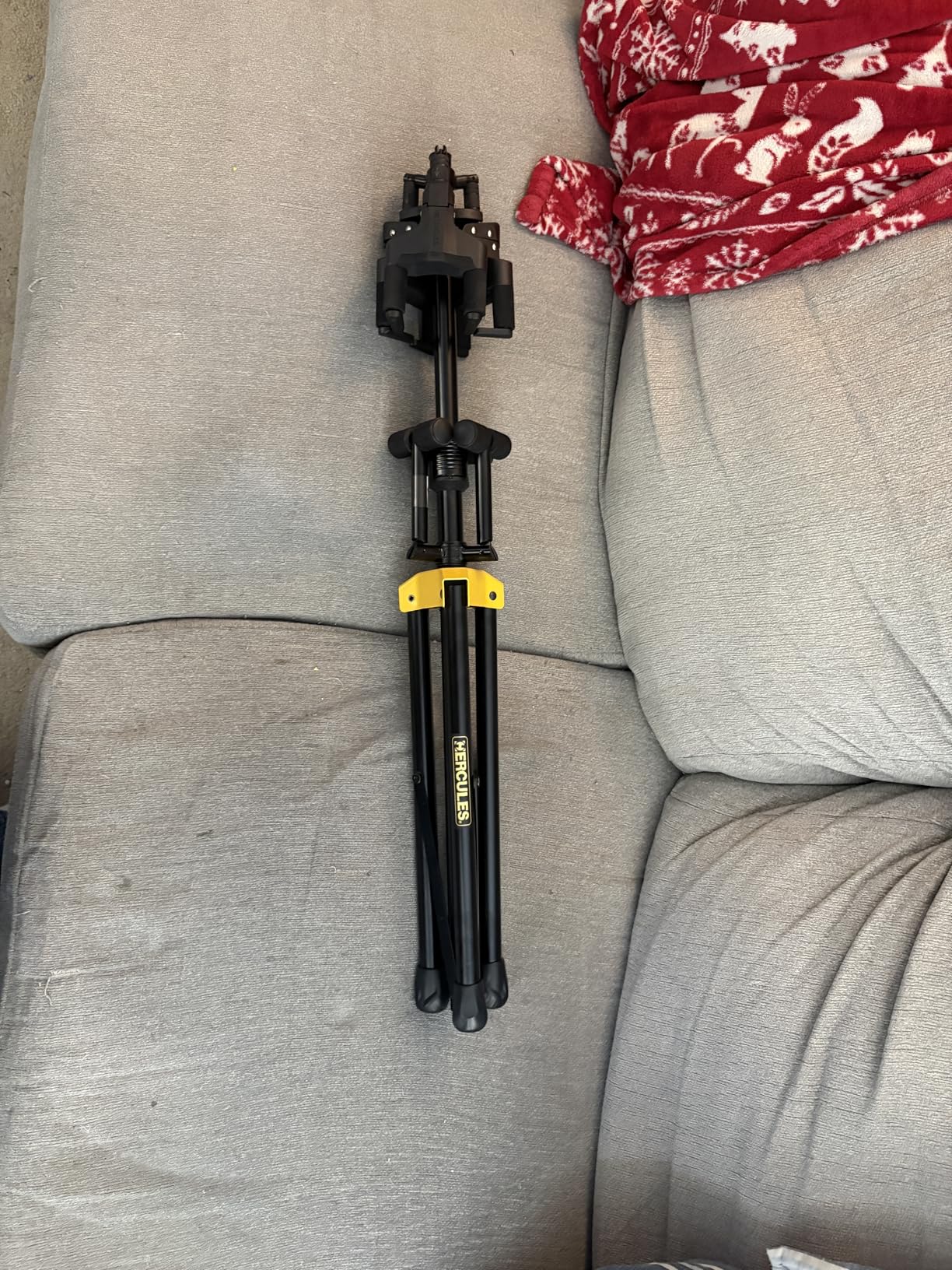 Hercules Stands GS432B PLUS Tri Guitar Stand with Auto Grip System and Foldable customer photo 1