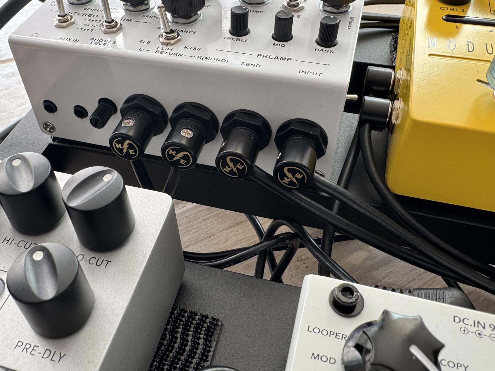 Crosby Solderless Pedalboard Cable Kit - No Cable Stripping Required, 10 Feet of Cable & 10 Gold Tip Connectors customer photo 1
