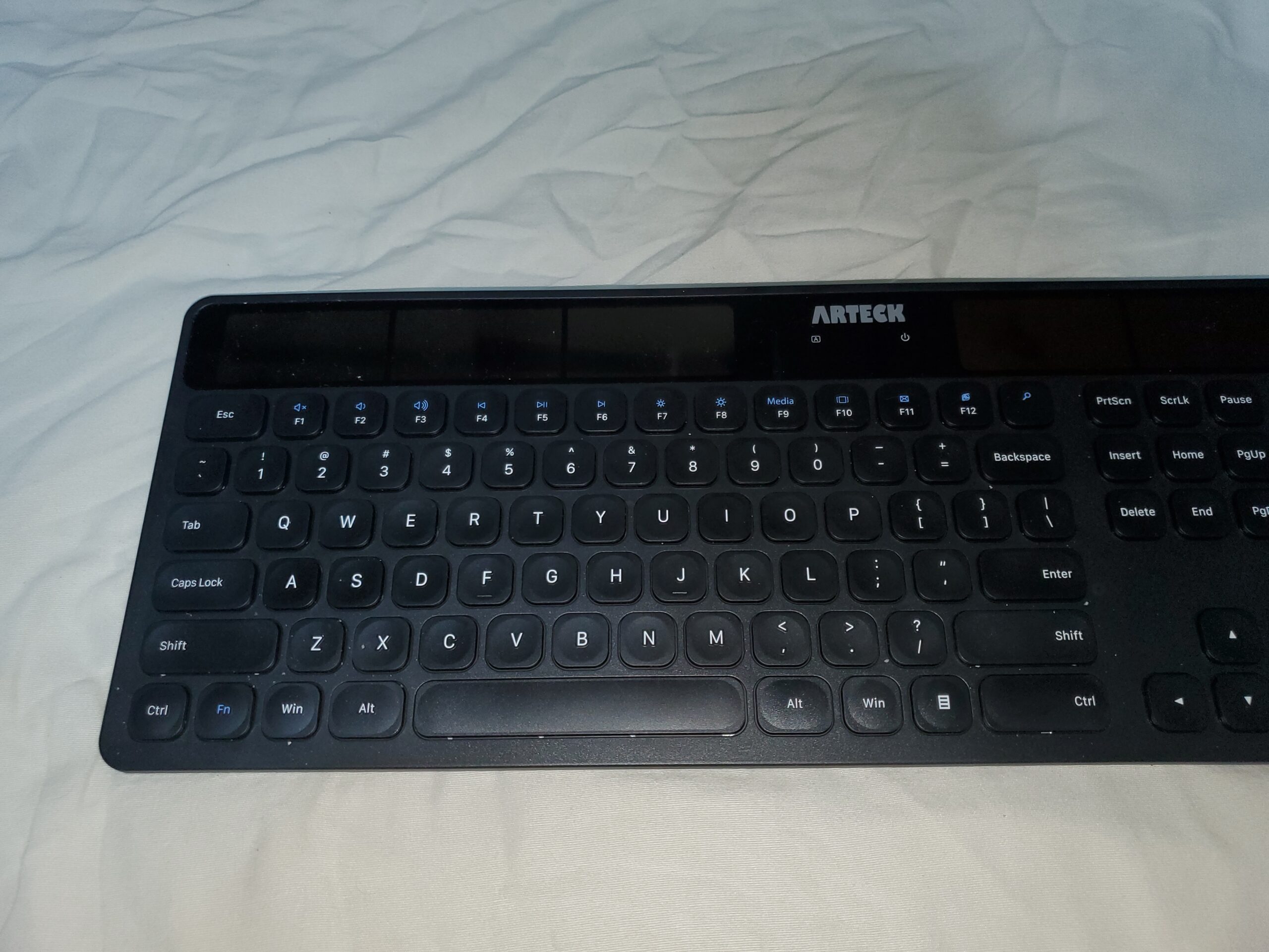Arteck Wireless Solar Keyboard Full Size Solar Recharging Keyboard for Computer/Desktop/PC/Laptop/Surface/Smart TV and Windows 10/8 / 7 / Vista/XP Built in Rechargeable Battery customer photo 2