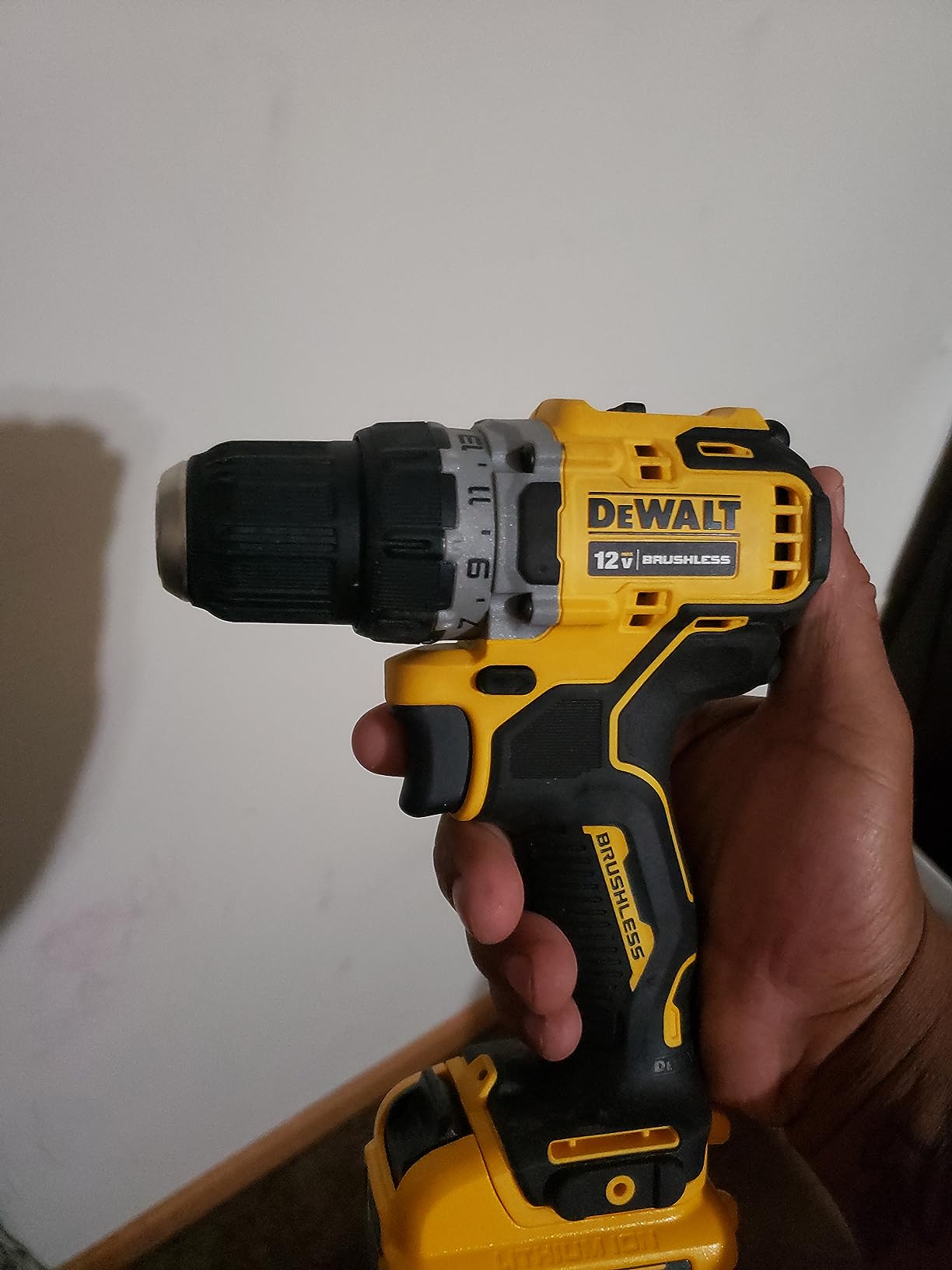 xtreme 12V MAX* Cordless Drill/Driver Kit, 3/8-Inch (DCD701F2) customer photo 2