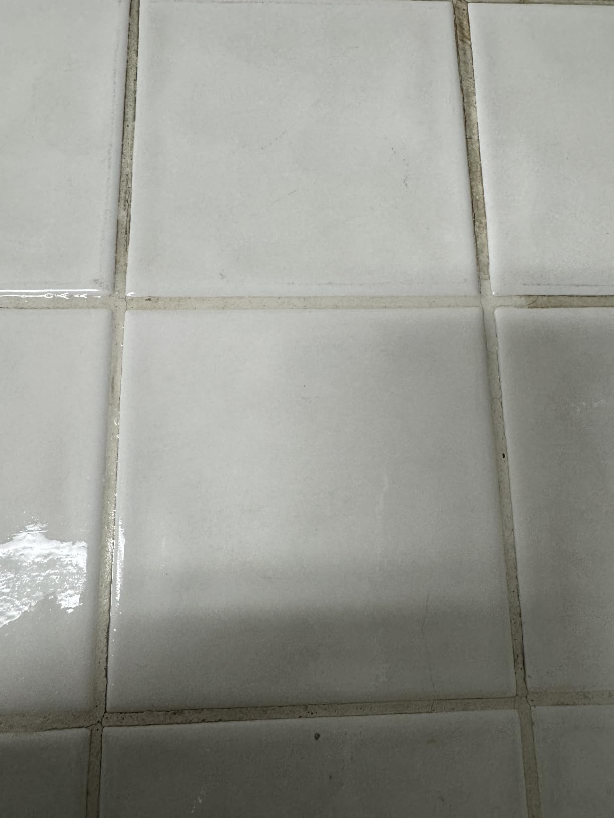 Rubbermaid Reveal Power Scrubber with Multi-Purpose & Grout Head, Cordless Electric Battery Powered Scrub Brush, Water Resistant, for Home/Kitchen/Bathroom/Grout/Tile/Shower/Tub customer photo 1