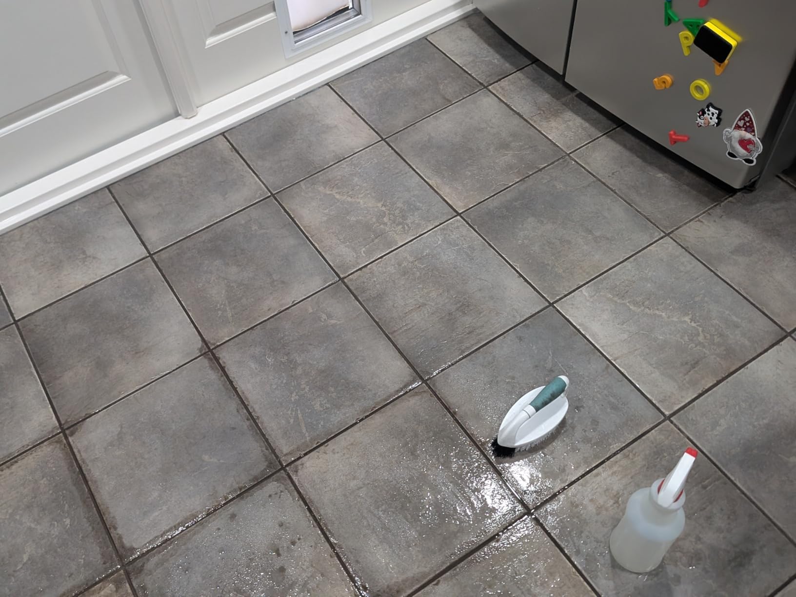 Rubbermaid Reveal Power Scrubber with Multi-Purpose & Grout Head, Cordless Electric Battery Powered Scrub Brush, Water Resistant, for Home/Kitchen/Bathroom/Grout/Tile/Shower/Tub customer photo 2
