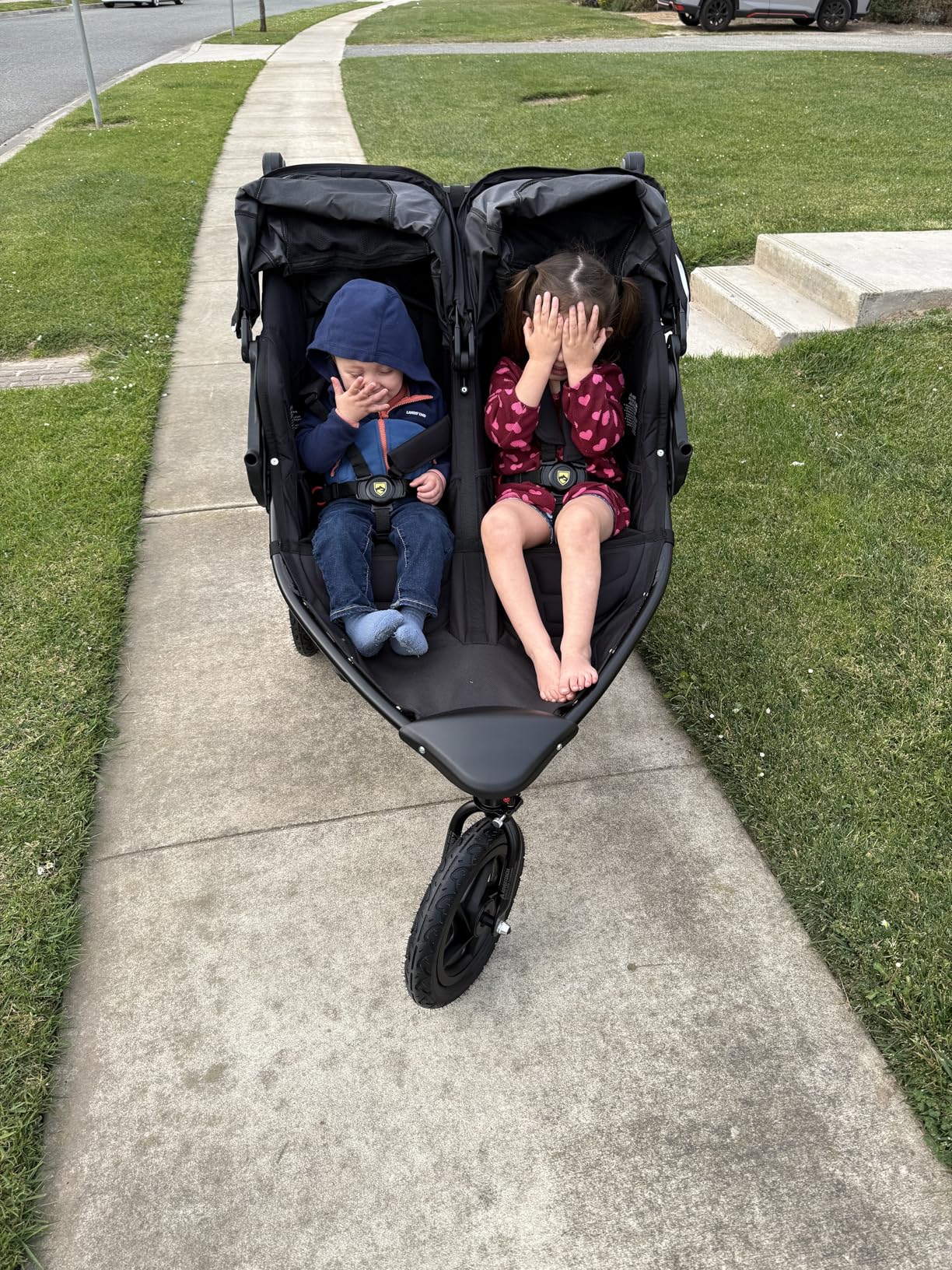 BOB Gear Revolution Flex 3.0 Duallie Jogging Stroller, Double Stroller, Graphite Black customer photo 1