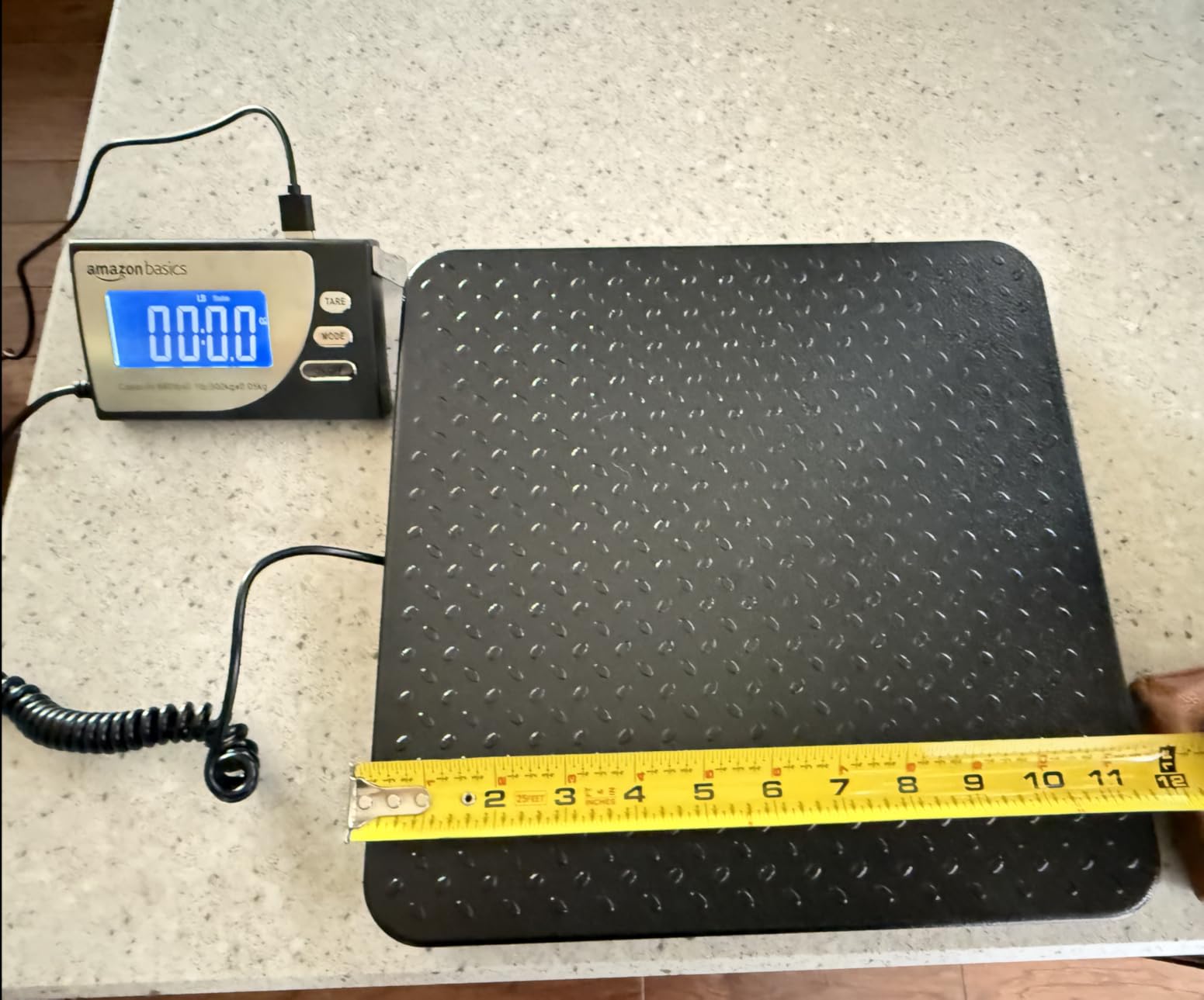 Amazon Basics Digital Postal Scale with Tare Function, Heavy Duty, Aluminium Platform, 440 lb Capacity customer photo 2