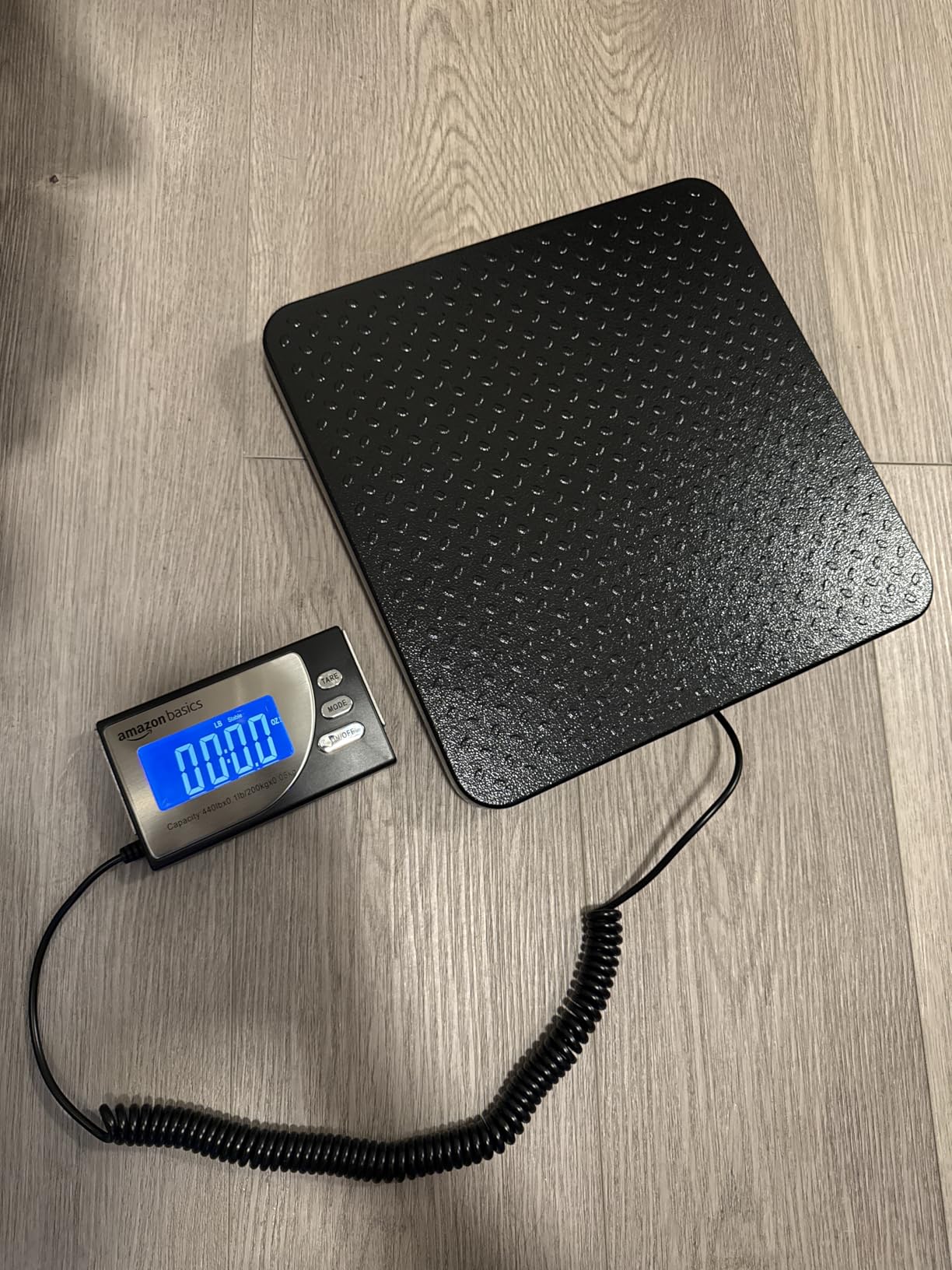 Amazon Basics Digital Shipping Postal Scale with Tare Function, Heavy Duty Weighing Platform, 660 lb Capacity, 1 Ounce Readability, Portable, Black customer photo 1