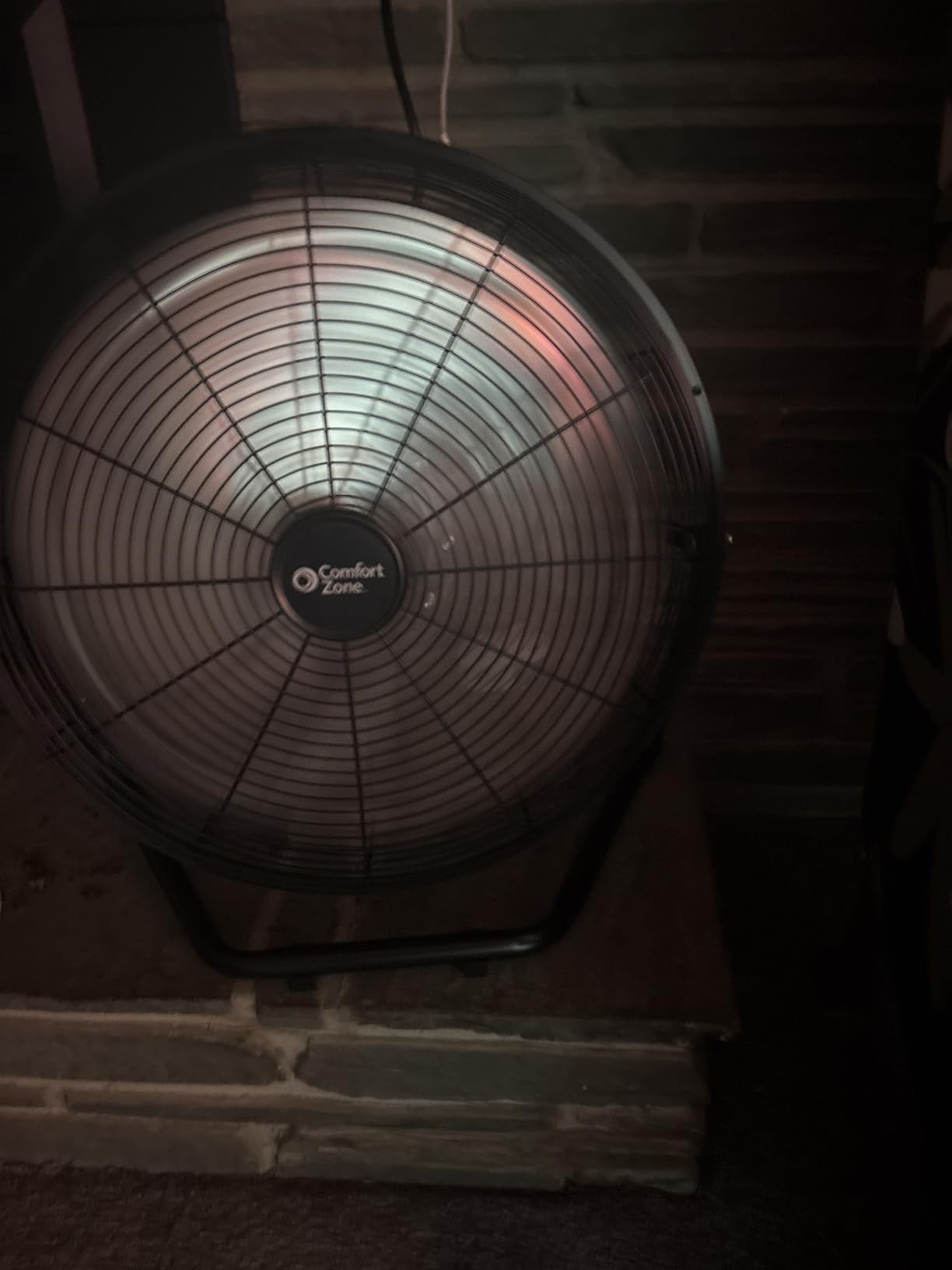 Comfort Zone 18-Inch High-Velocity Industrial Floor Fan, Heavy-Duty 3-Speed Metal Shop Fan with 180° Adjustable Tilt & Carry Handle, Quiet Vibration-Free Cooling for Garage, Workshop, & Home customer photo 1