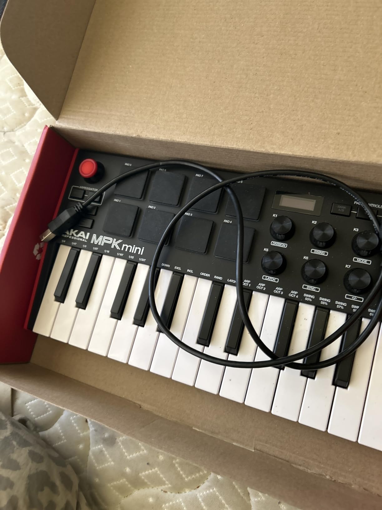 Akai Professional MPK Mini MK3 25 Key USB MIDI Keyboard Controller With 8 Backlit Drum Pads, 8 Knobs, Music Production Software and Native Instruments Sound Package (NKS Integration), White customer photo 1