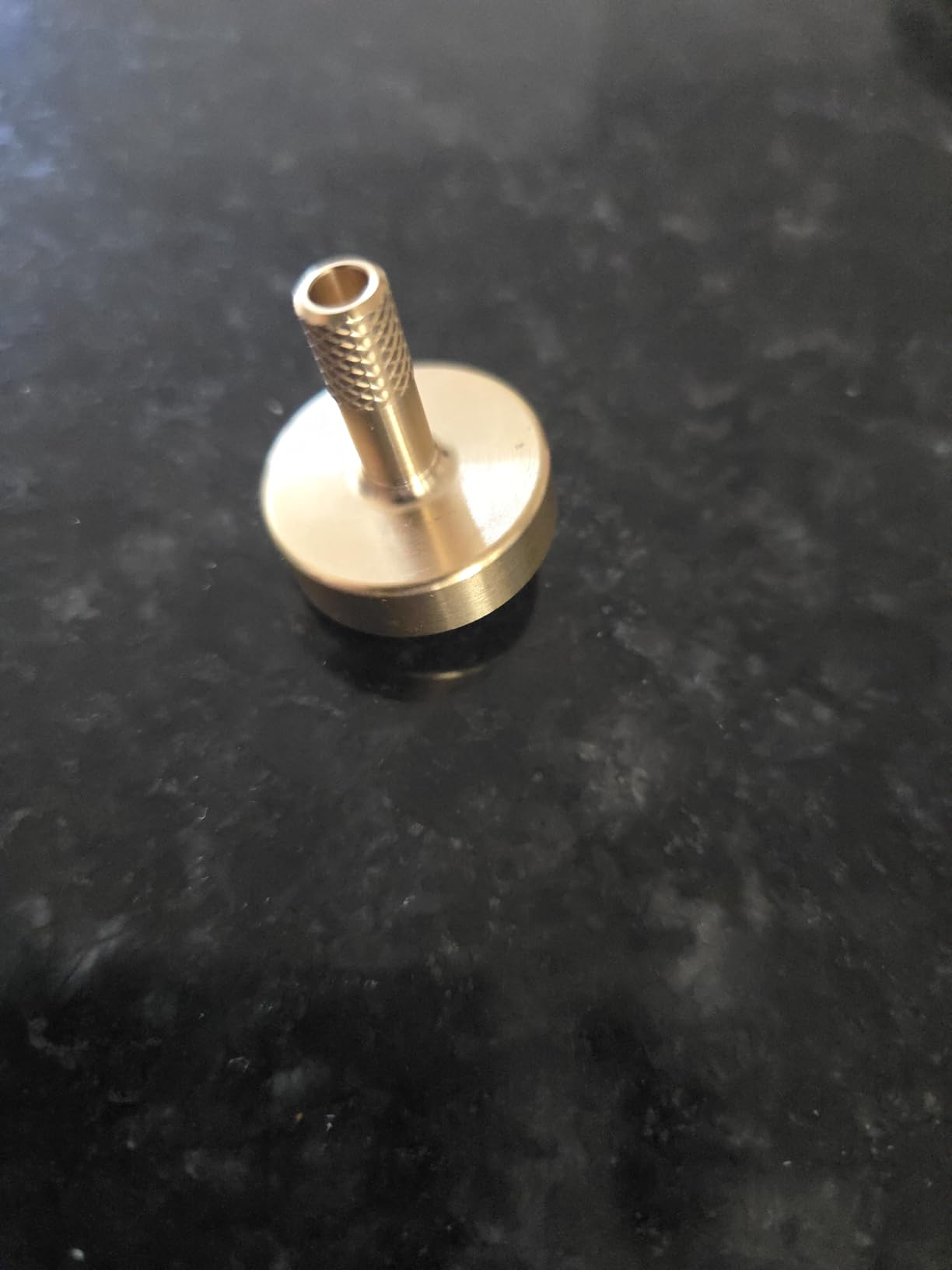 DjuiinoStar Premium Brass Spinning Top: 5-11 Minutes, Lengthened Stem, Easy to Twirl, CNC Machined, Great Time Killer, EDC Fidget Toy customer photo 2