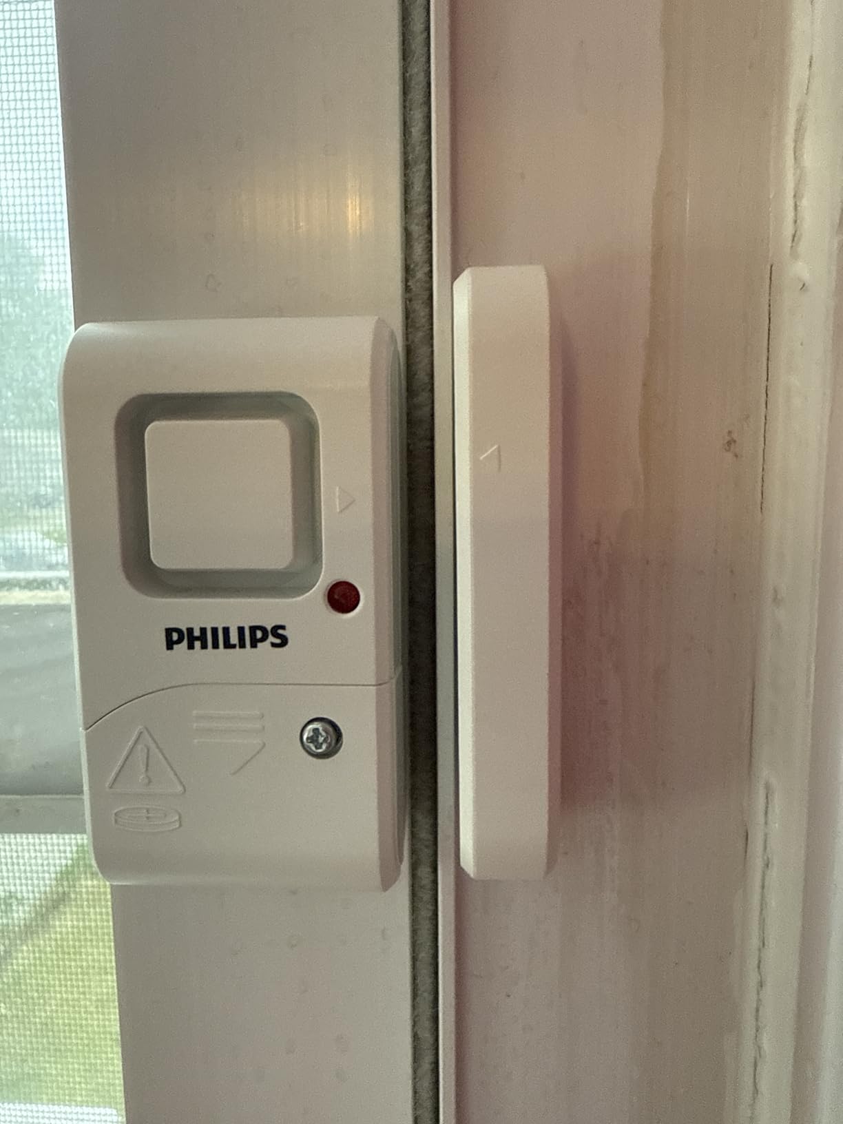 Philips Personal Security Window and Door Alarm, 4 Pack, DIY Protection, Burglar Alert, Wireless, Chime/Alarm, Easy Installation, Ideal for Home, Garage, Apartment, RV and More, LRM3320W/27 customer photo 1