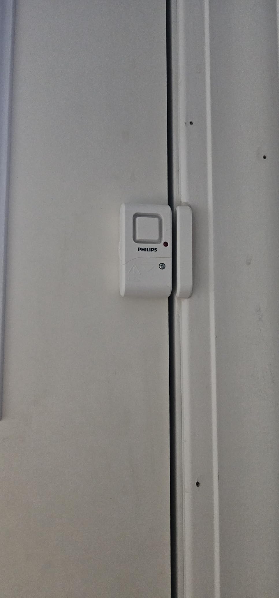 Philips Personal Security Window and Door Alarm, 4 Pack, DIY Protection, Burglar Alert, Wireless, Chime/Alarm, Easy Installation, Ideal for Home, Garage, Apartment, RV and More, LRM3320W/27 customer photo 2