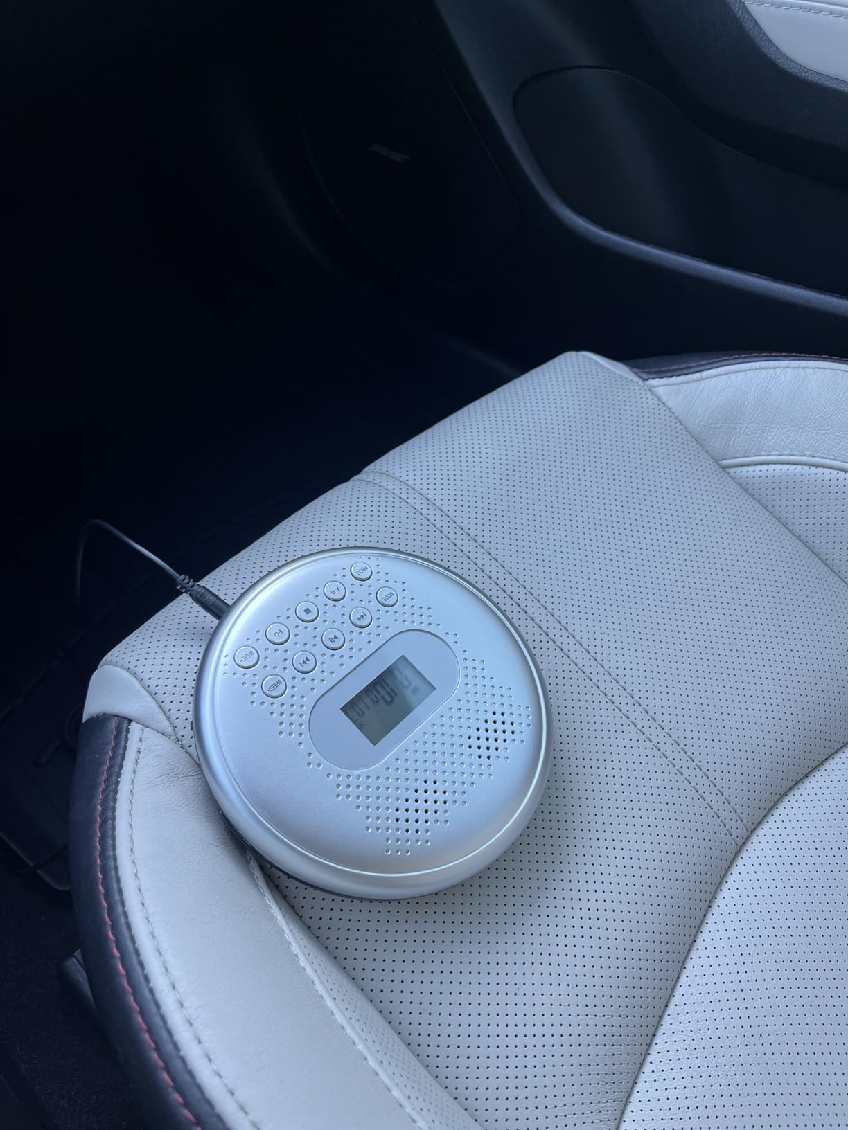 ARAFUNA Portable CD Player with Dual Stereo Speakers, Rechargeable CD Player for Car with Anti-Skip Protection, Headphones and AUX Cable Backlight Buttons customer photo 2