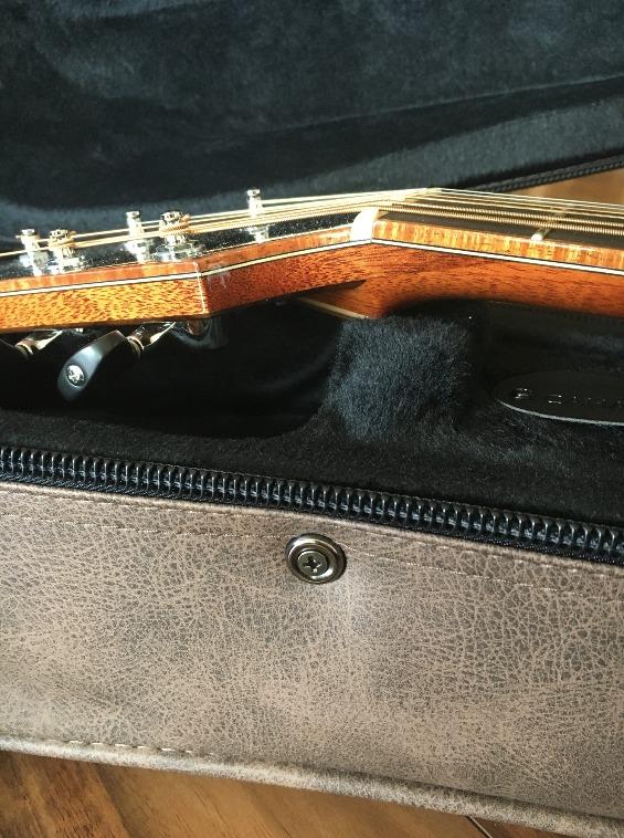 CAHAYA Acoustic Guitar Case Waterproof Hardshell 0.8in Thick Padding Waterproof PU Design Easy Cleaning with 3 Pockets and Storage Box Inside Guitar Hard Case for 40 inch Acoustic Guitar customer photo 2