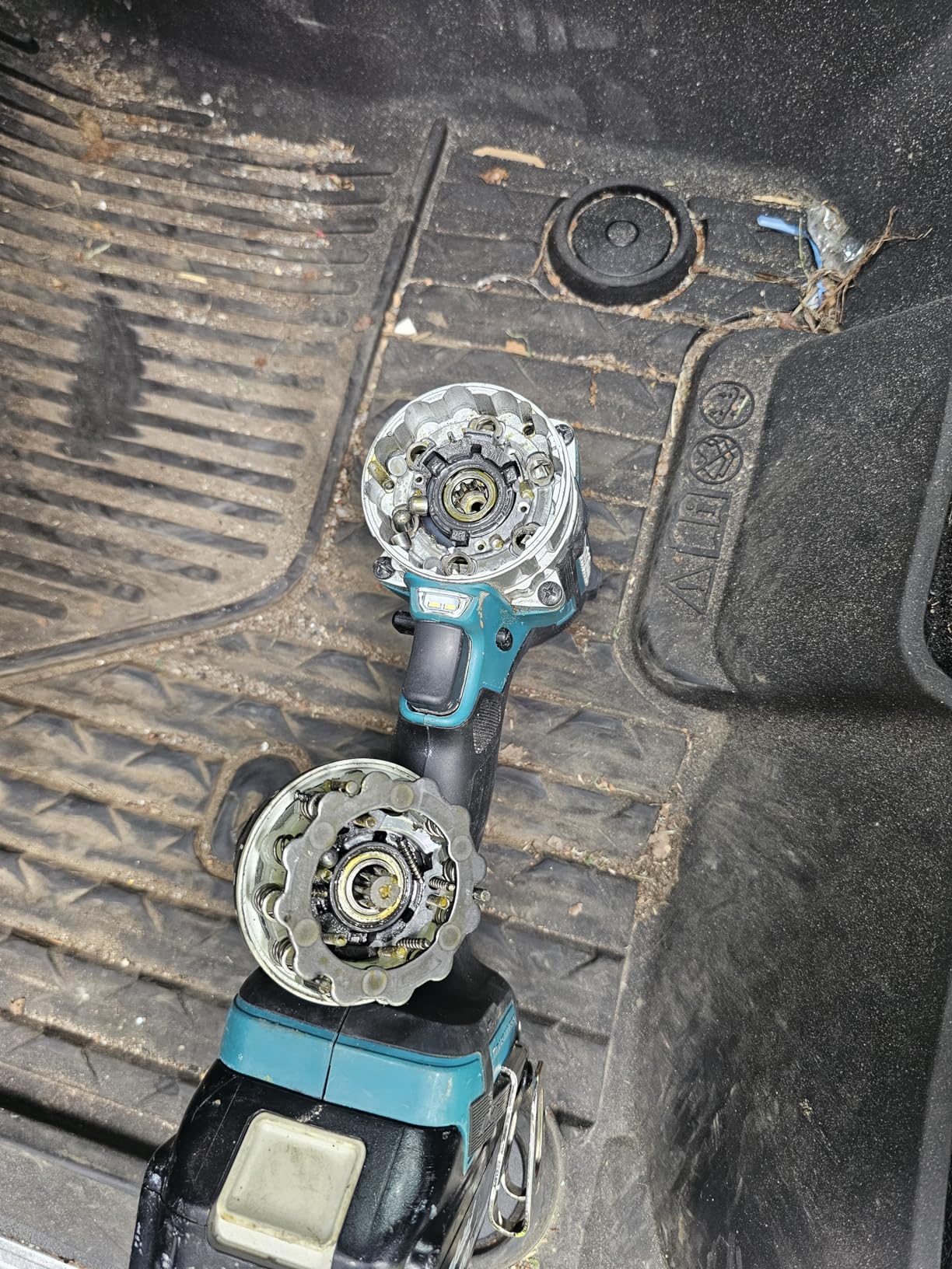 Makita XT288T 18V LXT Brushless 2-Pc. Combo Kit (5.0Ah) customer photo 2