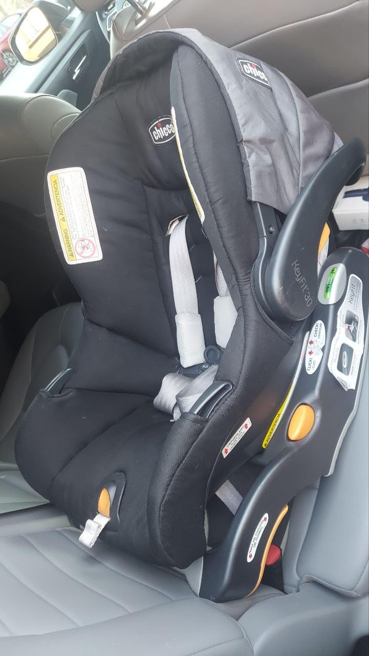 Chicco Bravo 3-in-1 Trio Travel System, Bravo Quick-Fold Stroller with KeyFit 30 Infant Car Seat and Base, Camden/Black customer photo 2
