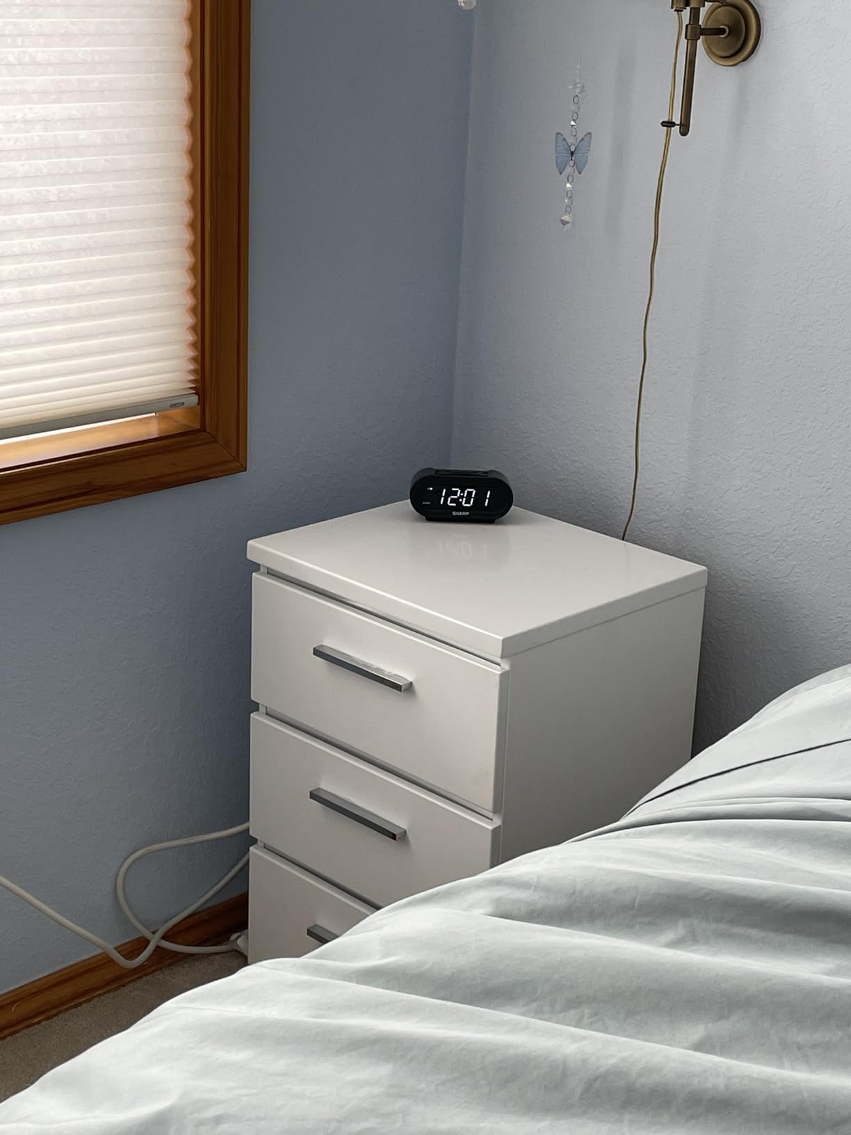 Sharp AccuSet Automatic Smart Alarm Clock - Self-Setting Digital Clock, Auto Time & DST Adjustment, Easy-Read Green LED Display, Battery Backup, Simple Plug-and-Play Clock for Seniors & Bedrooms customer photo 1