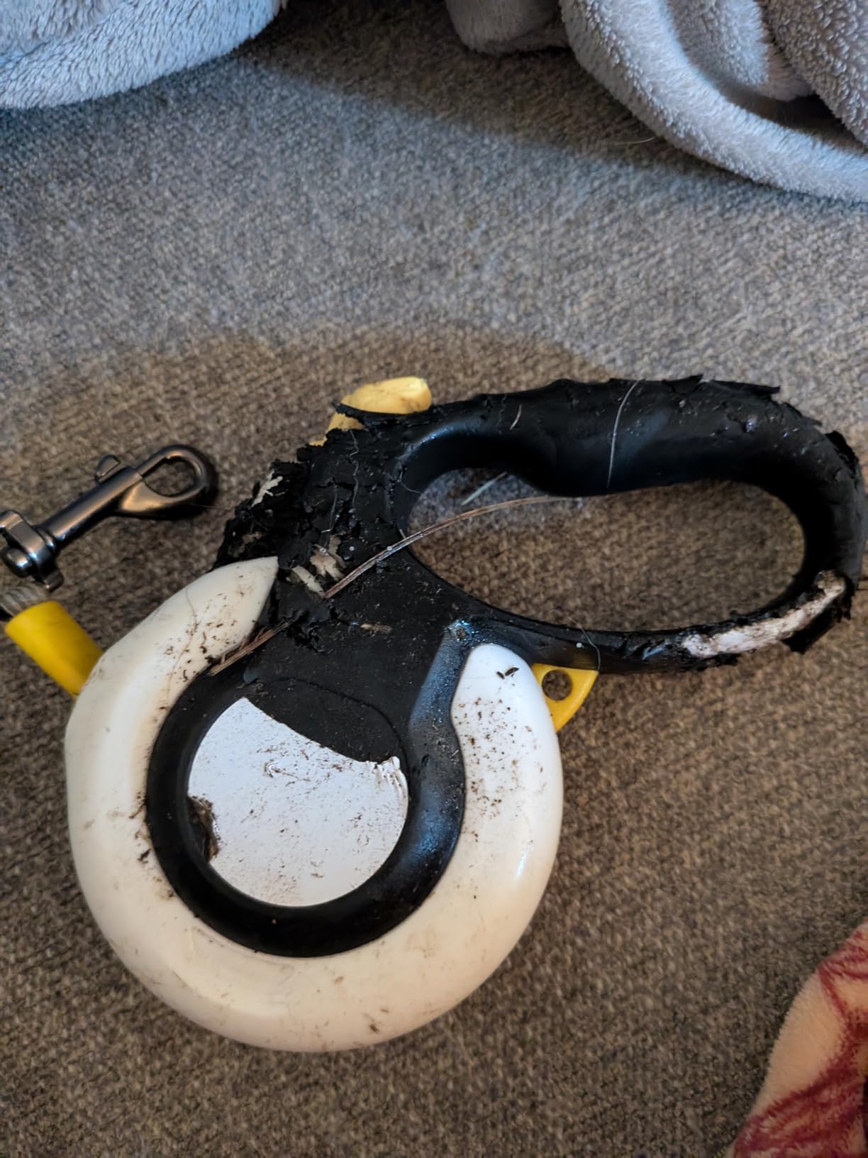 FIDA AutoBrake Retractable Dog Leash. Advanced Patented Design for Dog Pulling, 16 ft Heavy Duty No Pull Pet Walking Leash for Extra Large Breeds. Tangle Free, Soft Grip, X-Large Size. customer photo 1