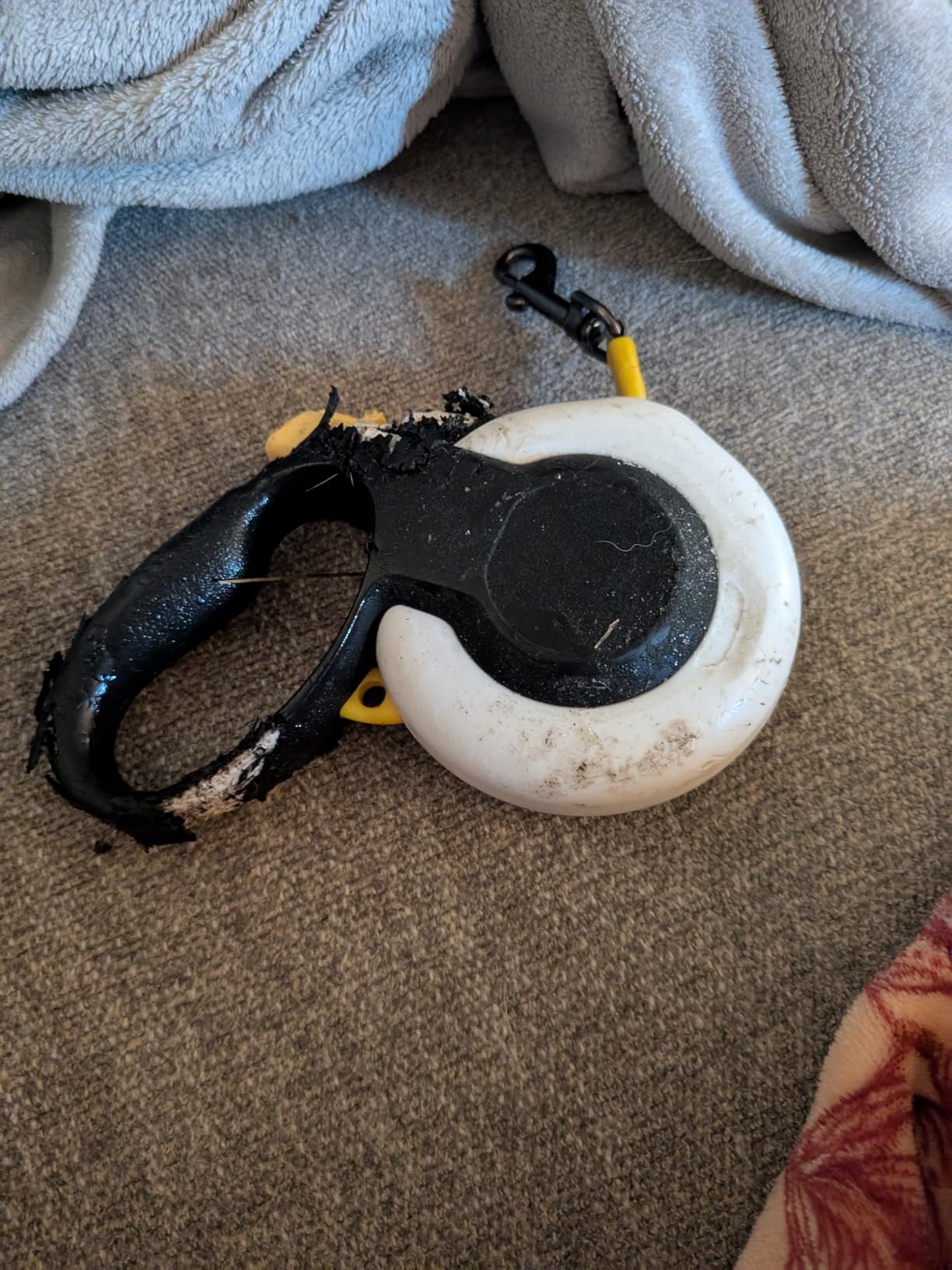 FIDA AutoBrake Retractable Dog Leash. Advanced Patented Design for Dog Pulling, 16 ft Heavy Duty No Pull Pet Walking Leash for Extra Large Breeds. Tangle Free, Soft Grip, X-Large Size. customer photo 2