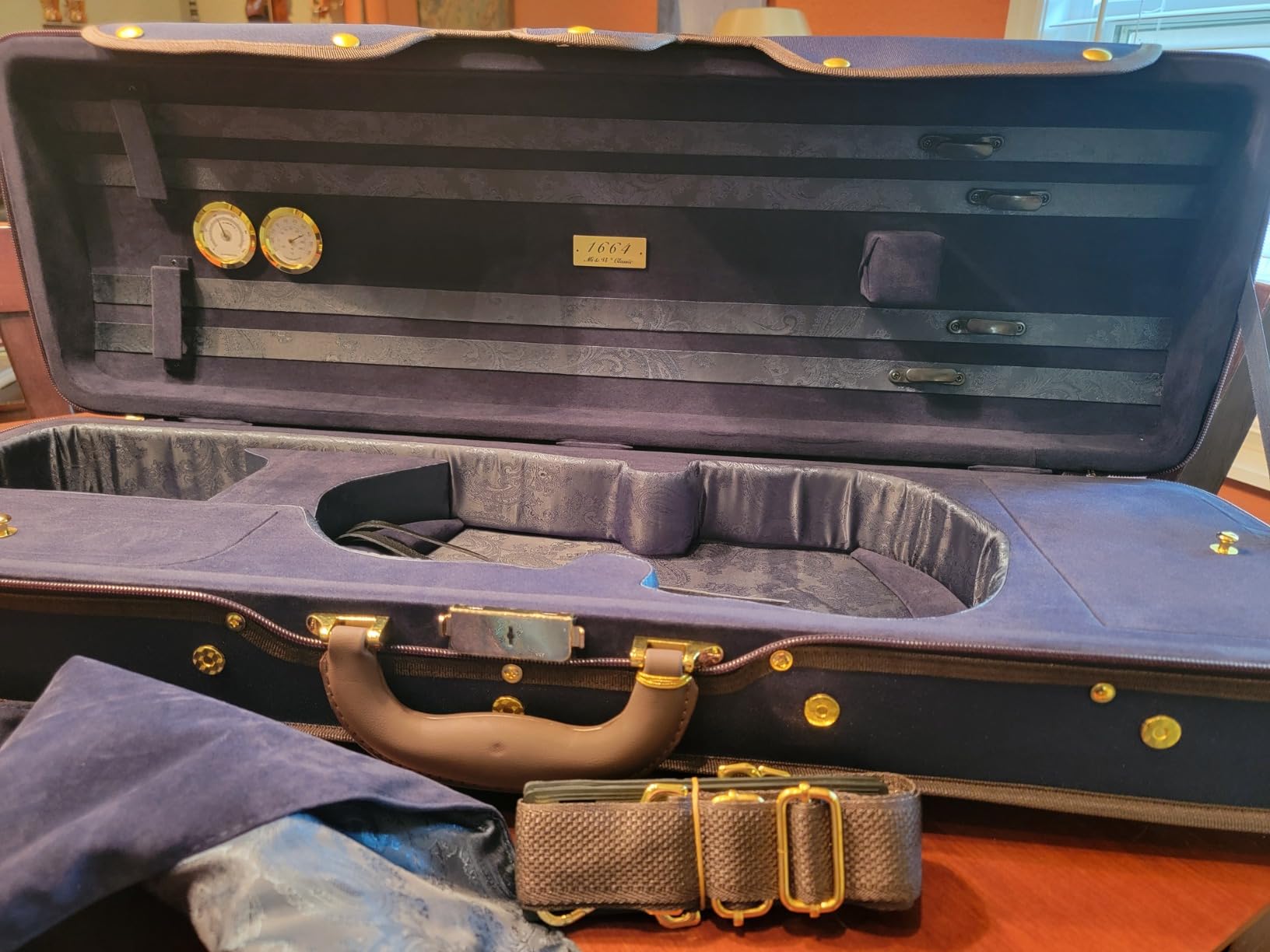 MI&VI NF-9001 Professional Hard-Shell Violin Case 4/4 (Full Size) Luxury Silk Interior | High-Density Foam | Sheet Pocket | Oblong Shape | Adjustable Straps | Hygrometer | Thermometer (Black) customer photo 1