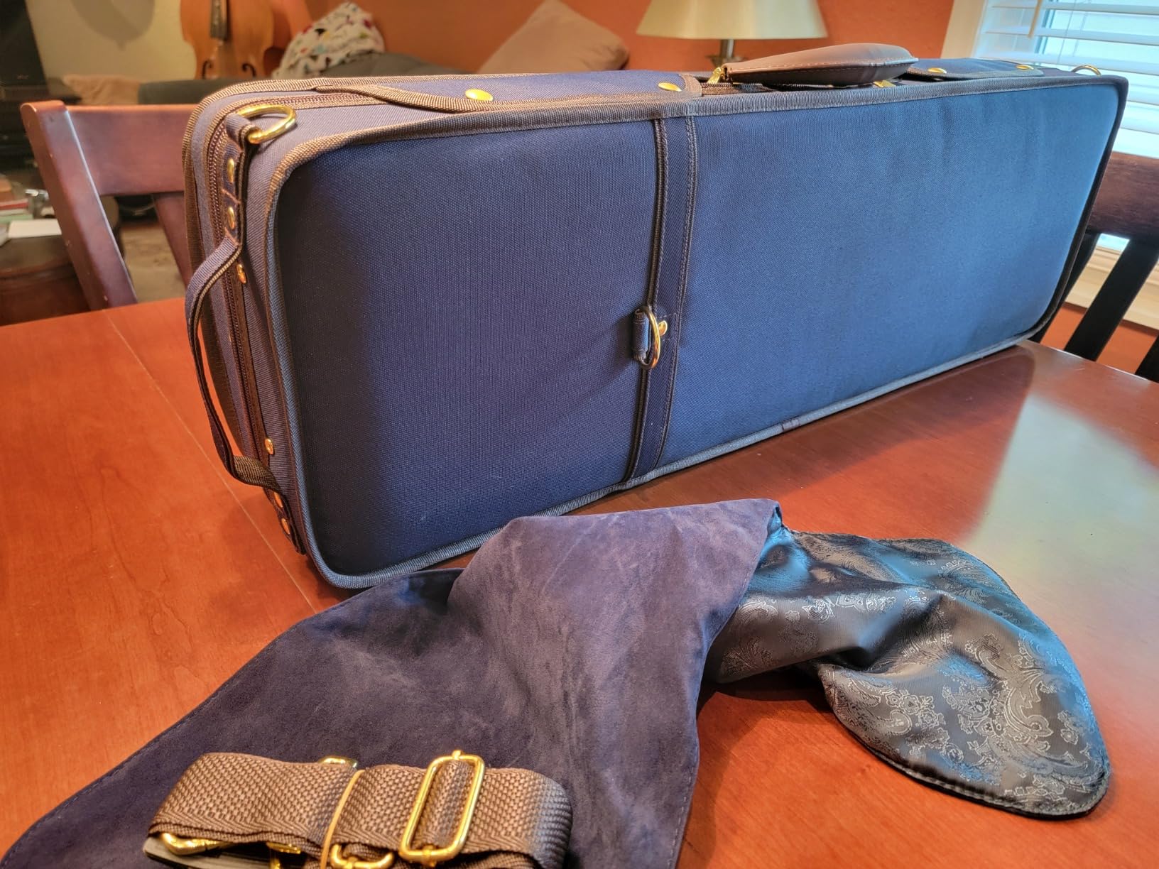 MI&VI NF-9001 Professional Hard-Shell Violin Case 4/4 (Full Size) Luxury Silk Interior | High-Density Foam | Sheet Pocket | Oblong Shape | Adjustable Straps | Hygrometer | Thermometer (Black) customer photo 2