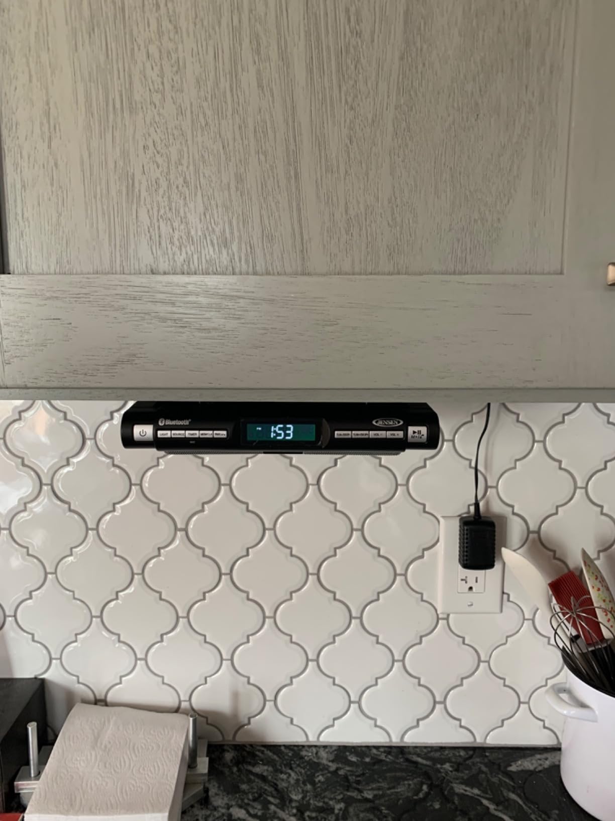 Jensen Modern Wireless Under Cabinet Kitchen Universal Bluetooth Music System, FM Radio, Clock LCD Digital Display, Built-in Hands-free Mic & Speakers (Includes Mounting Hardware) customer photo 1