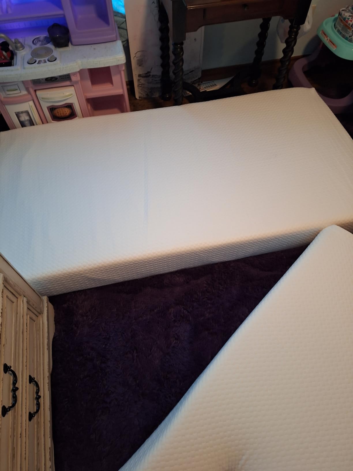 FDW | 8 Inch Queen Mattress | Medium Firm | Gel Memory Foam Mattress | White | Bed in a Box, CertiPUR-US Certified | Pressure Relief, Cooling Ventilated Foam | Washable Removable Cover customer photo 1