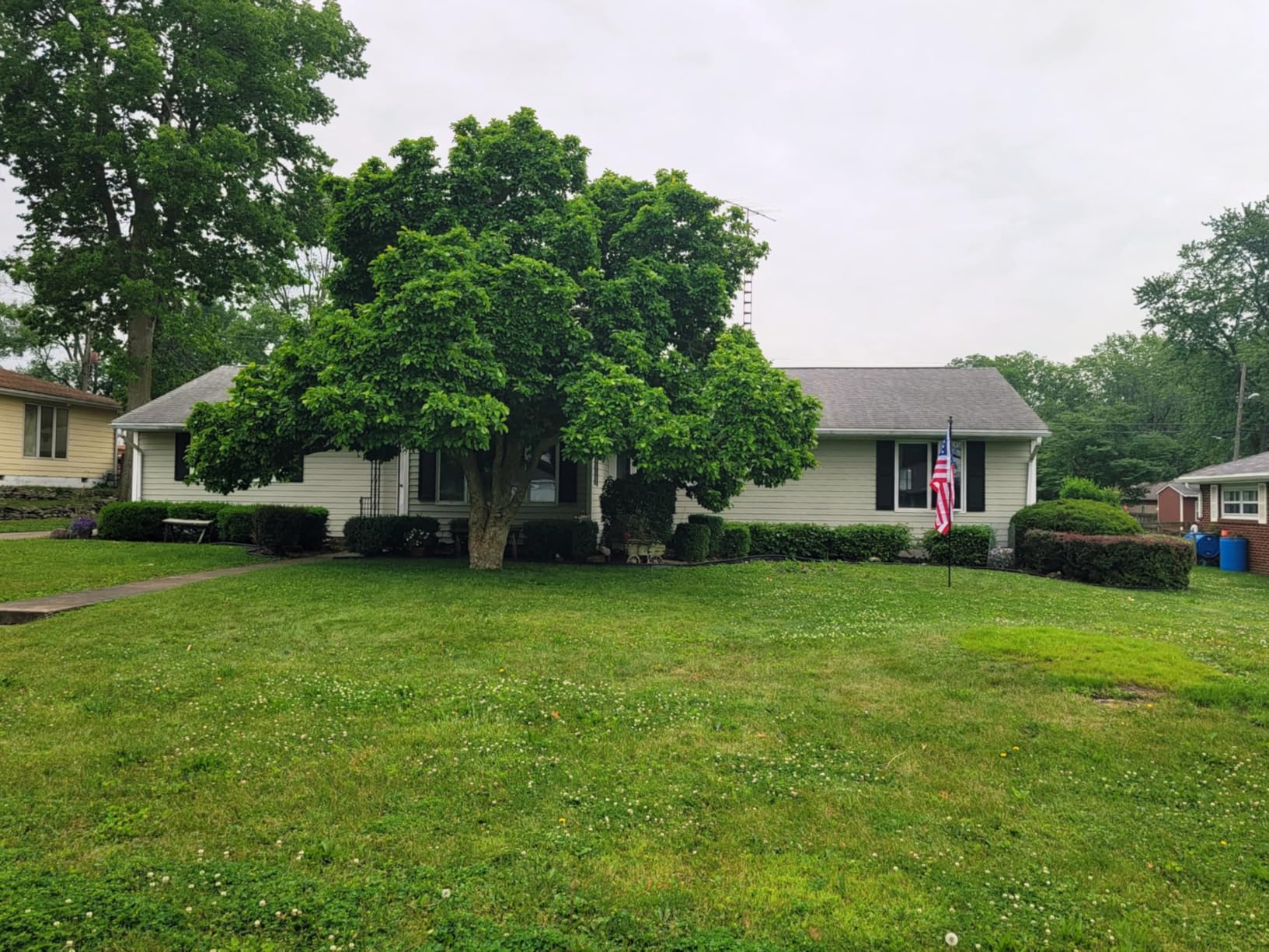 DonSail Black Flag Poles for Outside in Ground - 8FT Flag Pole for House with 2 Pronges Base - Stainless Steel Flag Pole Kit with 3x5FT American Flag for Yard Residential Commercial customer photo 2