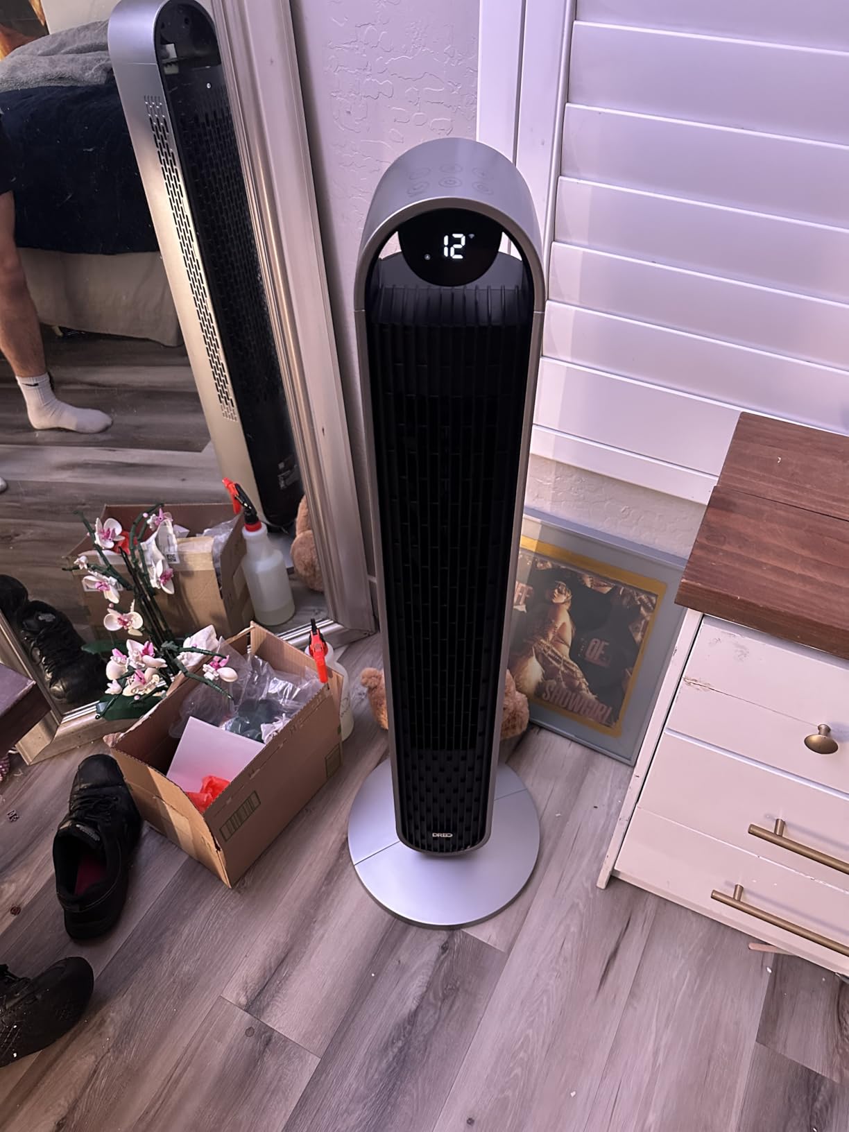 DREO Tower Fan for Bedroom, 42 Inch 120° Oscillating Fan, 20dB Quiet DC Motor, 28ft/s Velocity Bladeless Standing Fan with 12 Speeds, 4 Modes, 12H Timer Cooling Fans for Home, Living Room customer photo 1