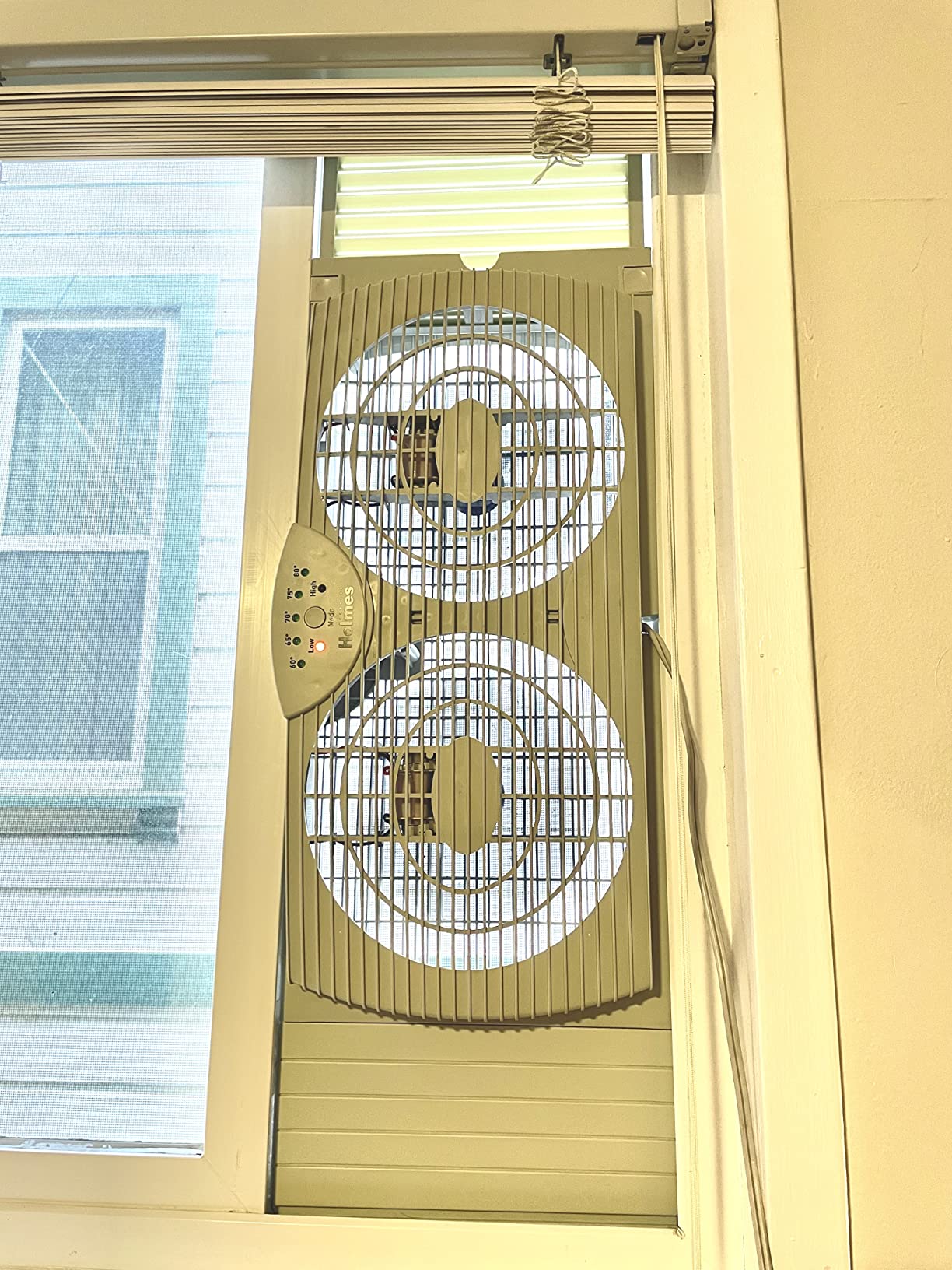 HOLMES Dual Blade Digital Window Fan with Programmable Thermostat Control, Dual 3 Blade Fans, 2 Speeds, Expandable Side Panel with Additional Extender Panels, White customer photo 1