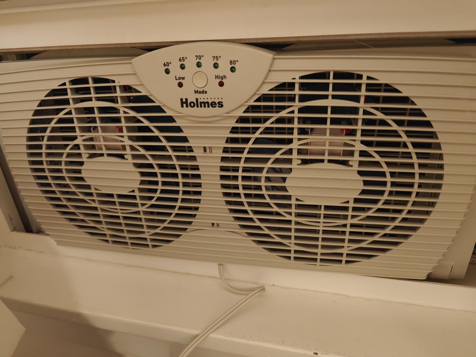 HOLMES Dual Blade Digital Window Fan with Programmable Thermostat Control, Dual 3 Blade Fans, 2 Speeds, Expandable Side Panel with Additional Extender Panels, White customer photo 2